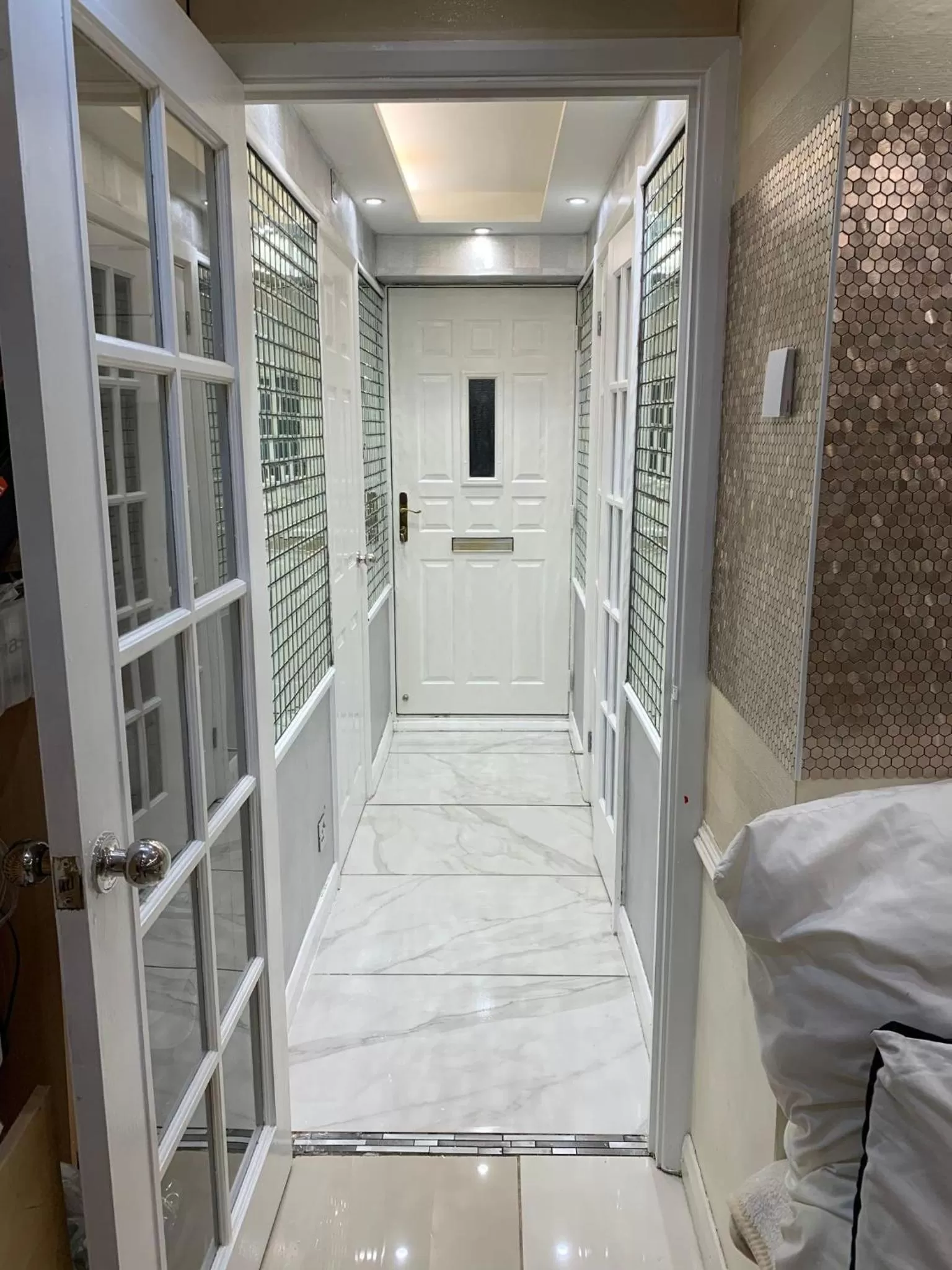 Facade/entrance in Double Bedroom w Ensuite Bathroom Near Grand Union Canal for Family and Friends