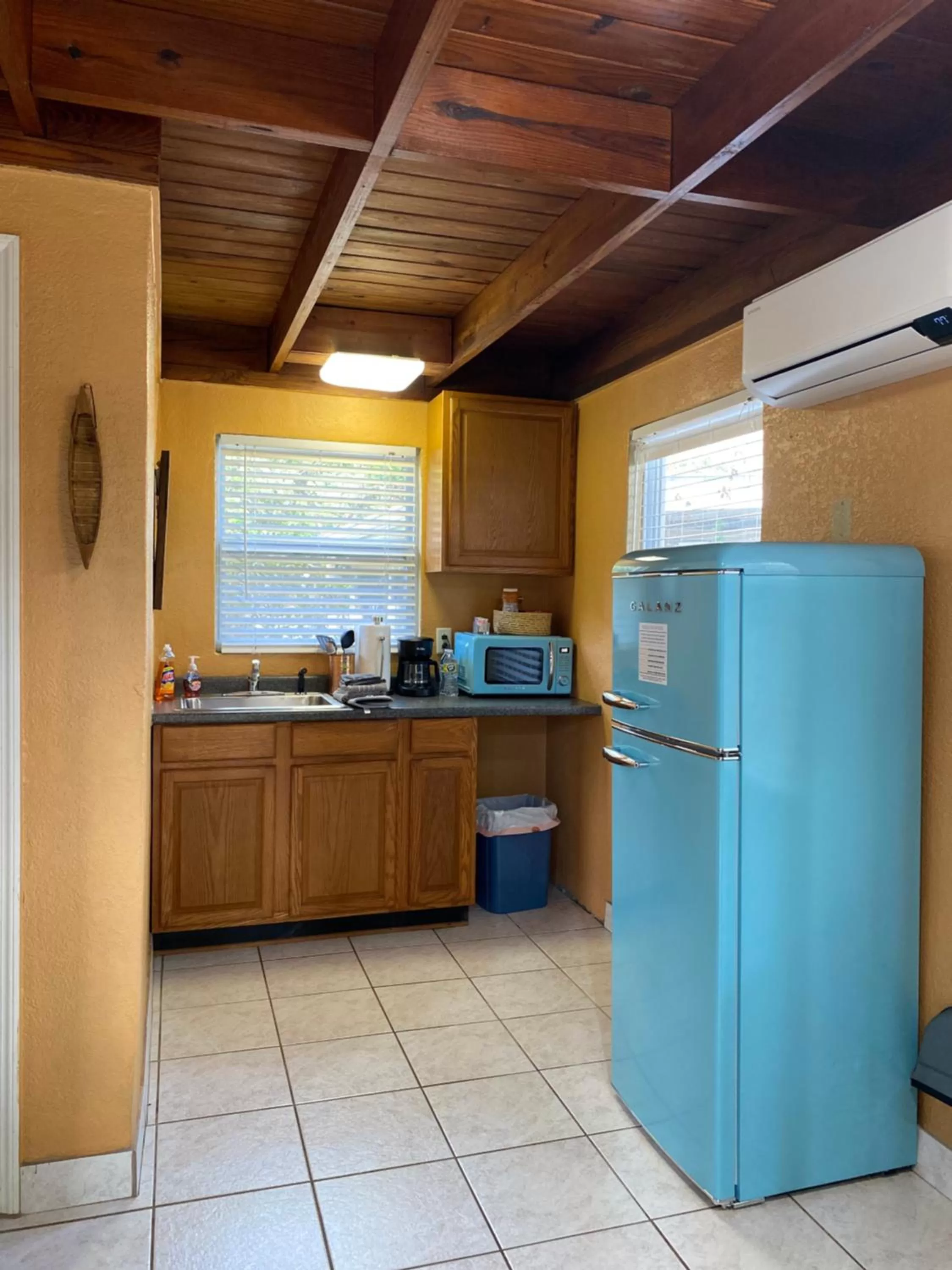 Kitchen or kitchenette in Nature Coast Inn & Cottages