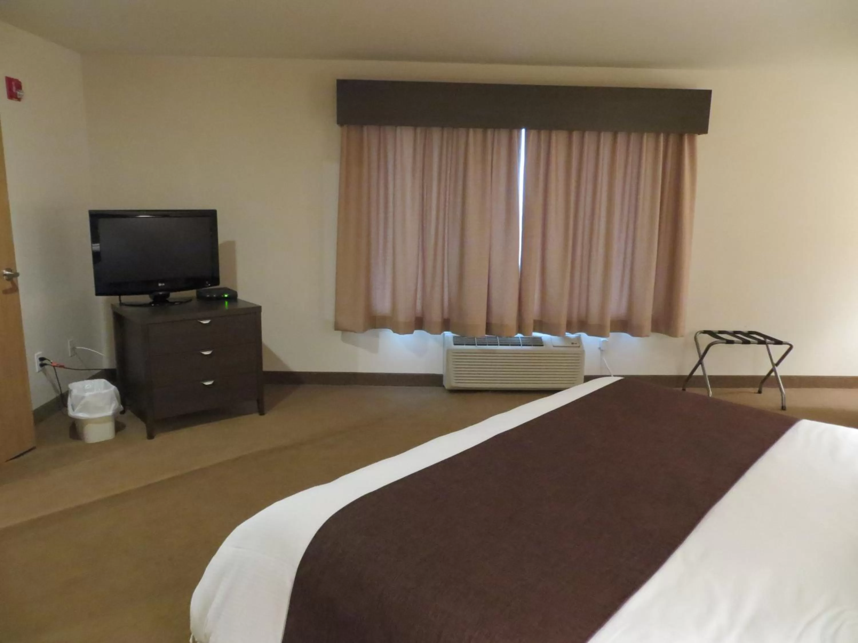 TV and multimedia, TV/Entertainment Center in Villegiature Deux Rivieres Resort