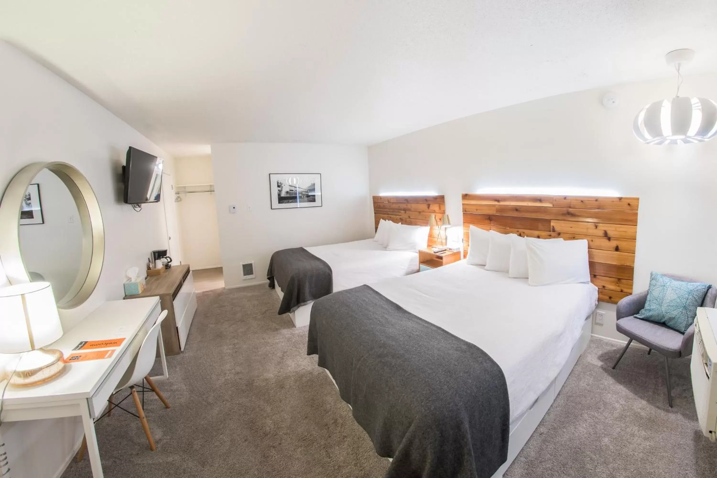 Bed in Monarch Motel Bed in Monarch Motel