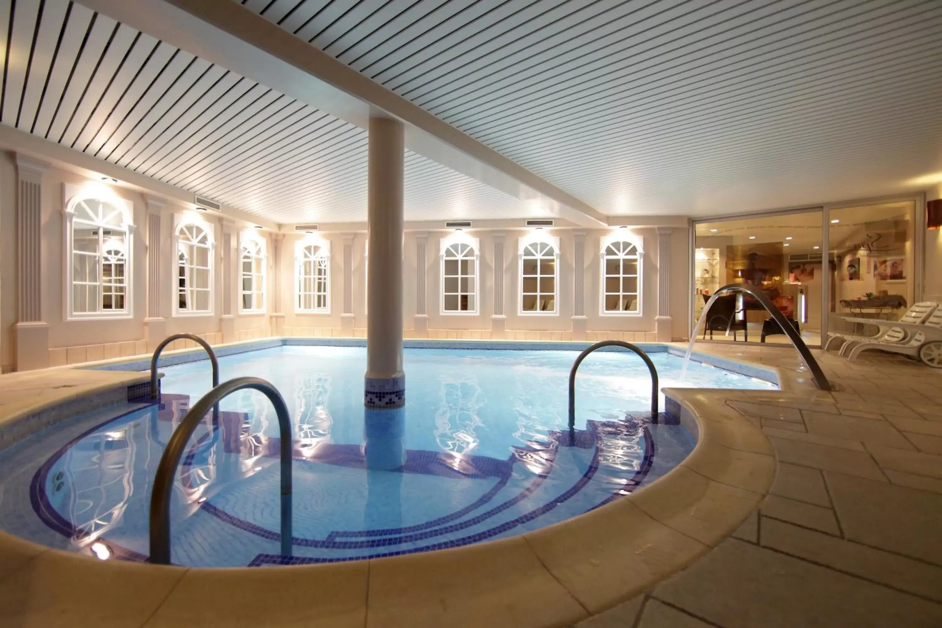 Swimming Pool in Hotel Quartier Latin
