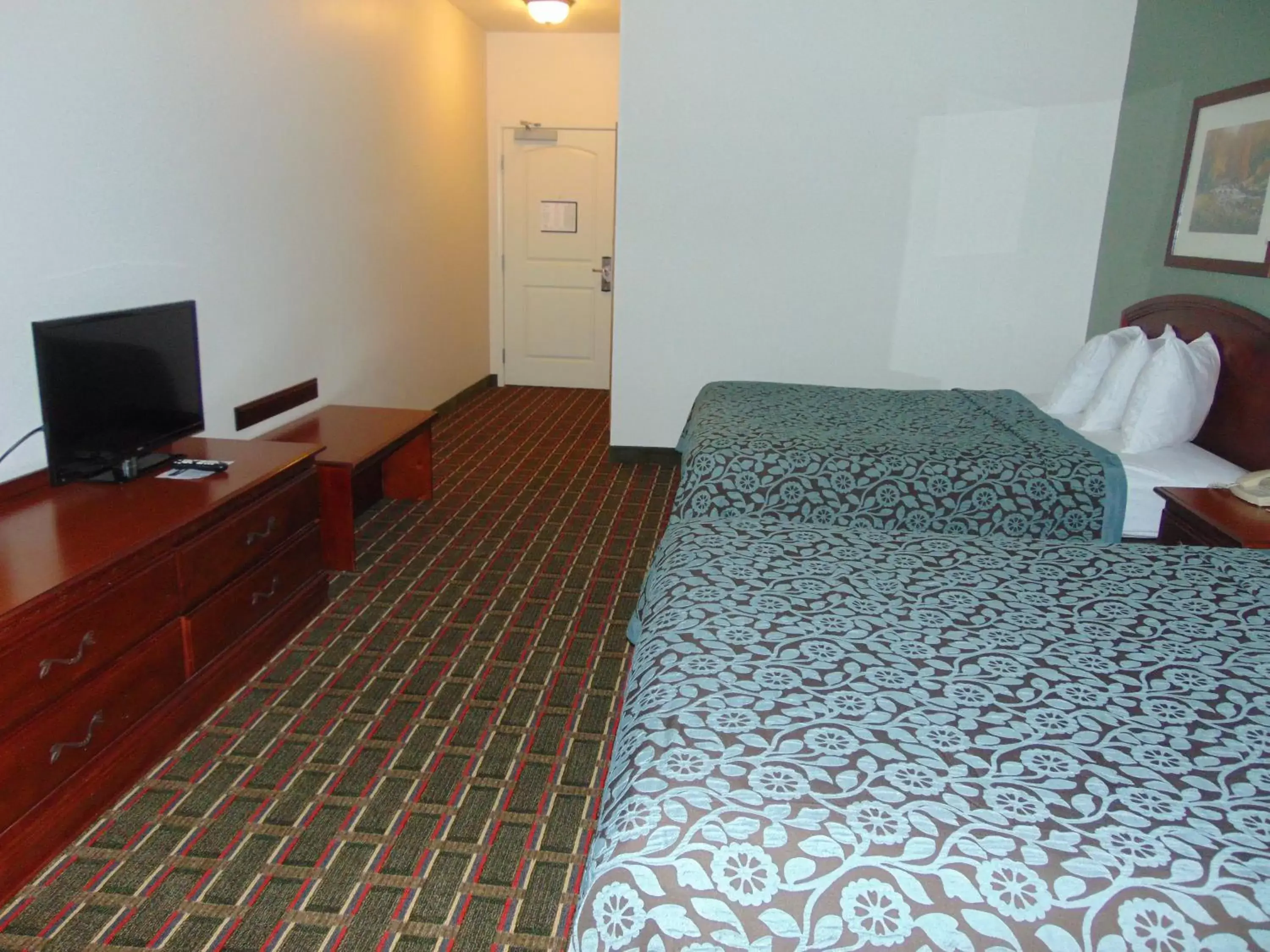 TV and multimedia, Bed in Days Inn by Wyndham Pentwater