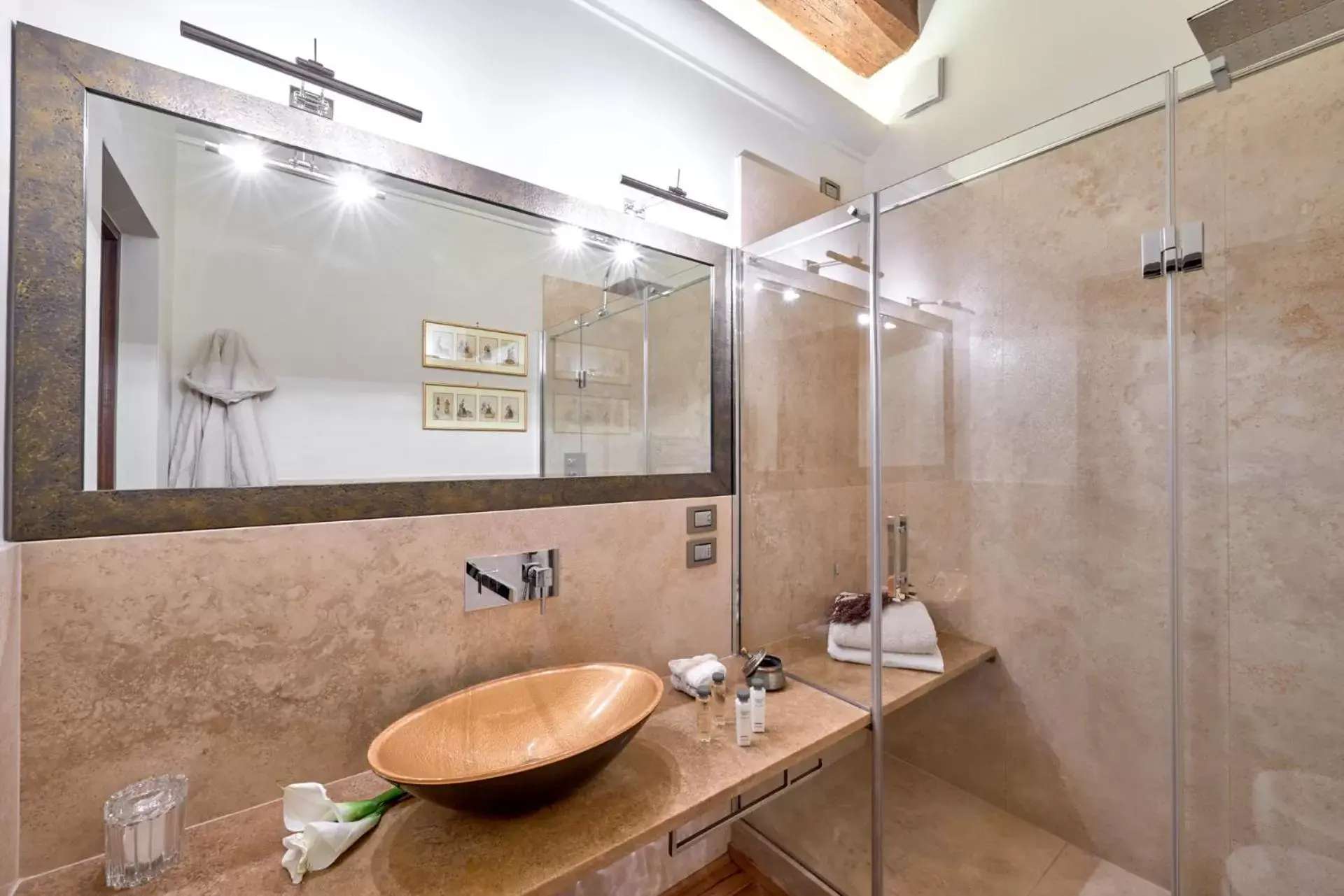 Shower, Bathroom in Il Tosco