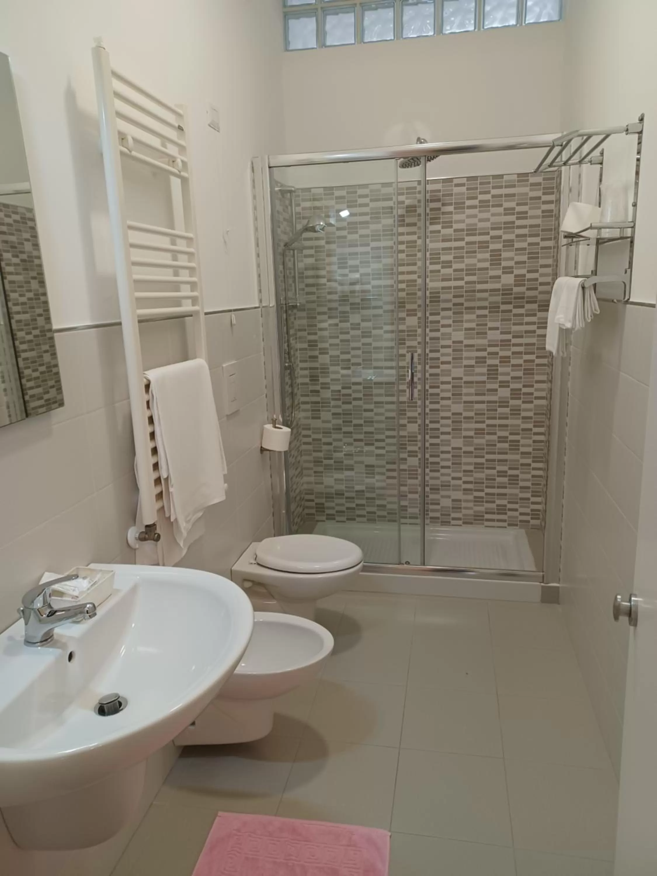 Shower in Hotel Costa