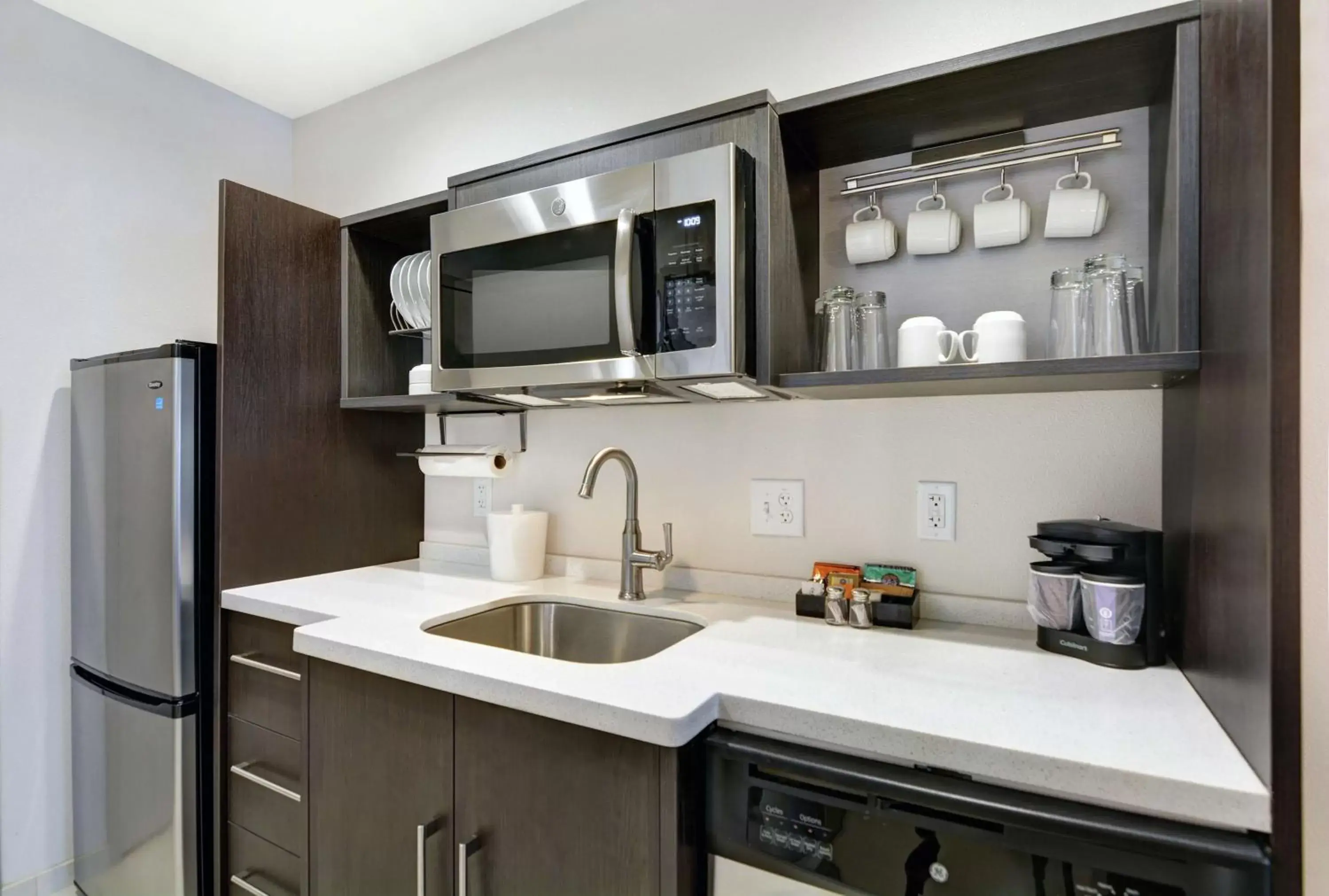 Kitchen or kitchenette, Kitchen/Kitchenette in Home2 Suites By Hilton Raleigh Durham Airport RTP