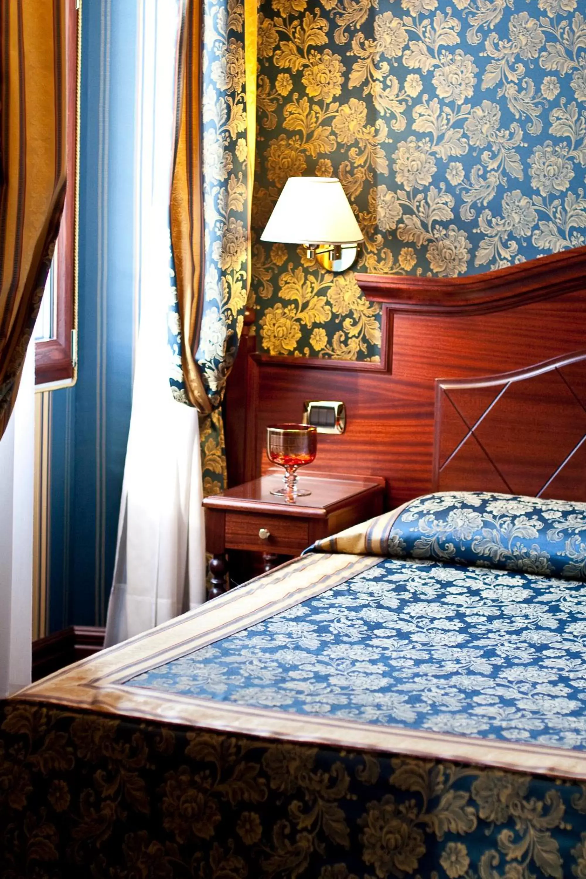 Decorative detail, Bed in Hotel Best Roma