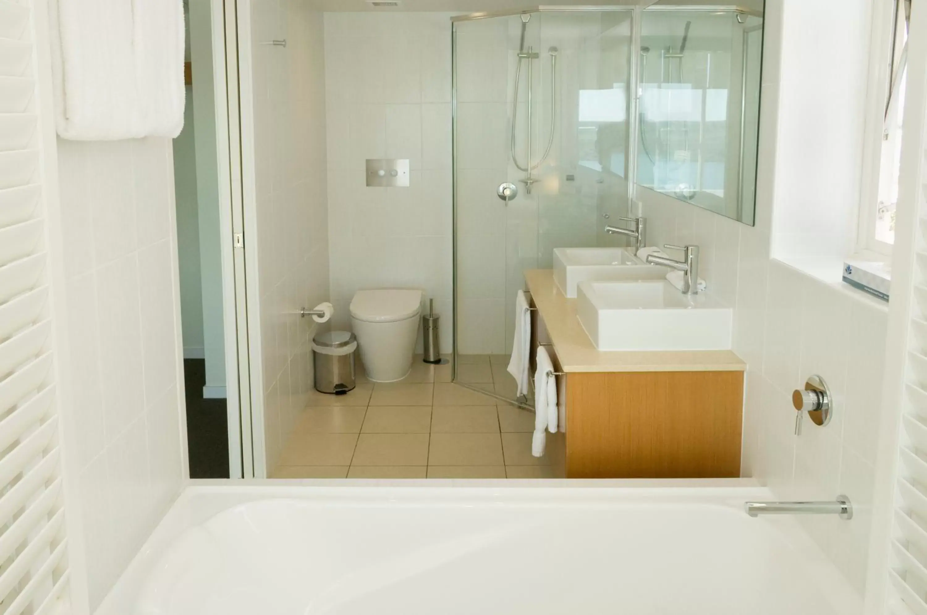 Bathroom in Lanai Riverside Apartments
