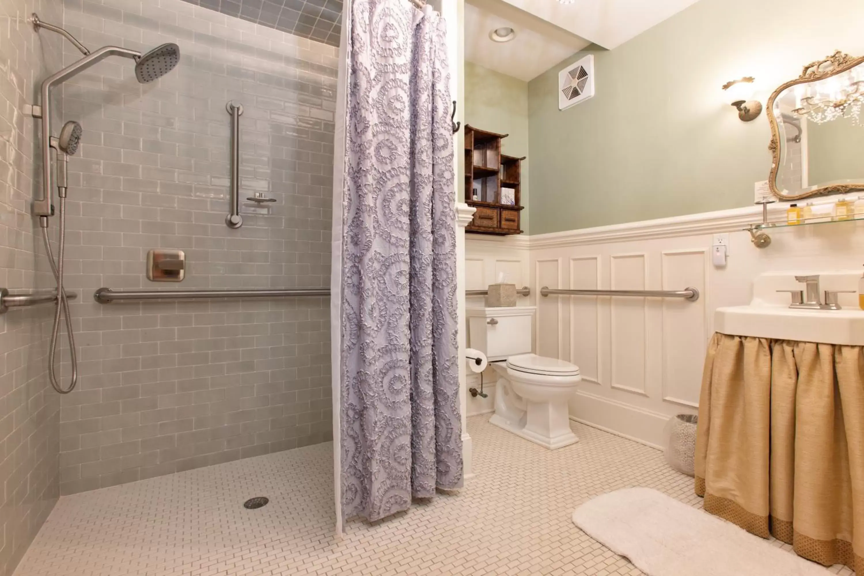 Shower, Bathroom in Black Walnut B&B Inn