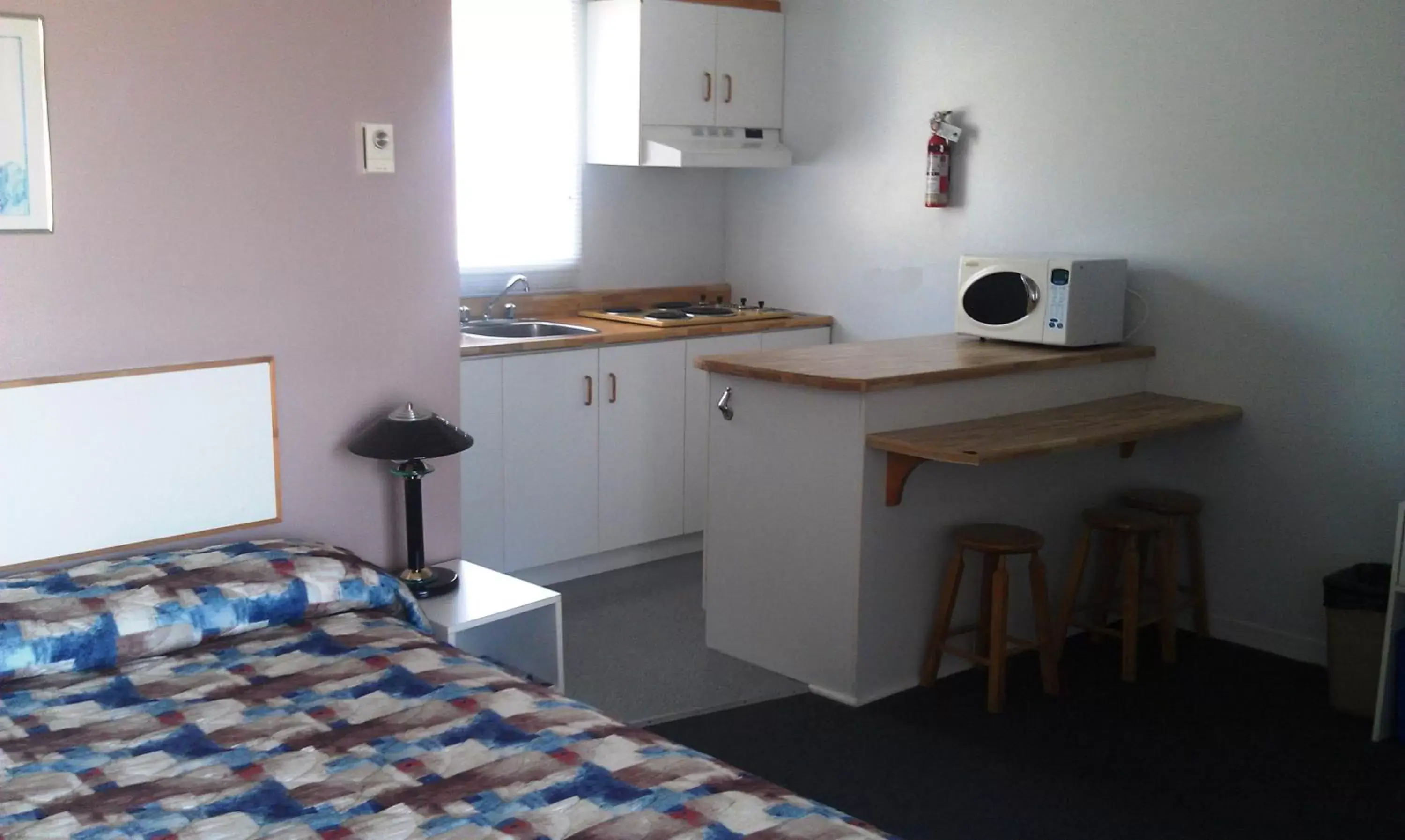 Photo of the whole room, Kitchen/Kitchenette in Motel Royal