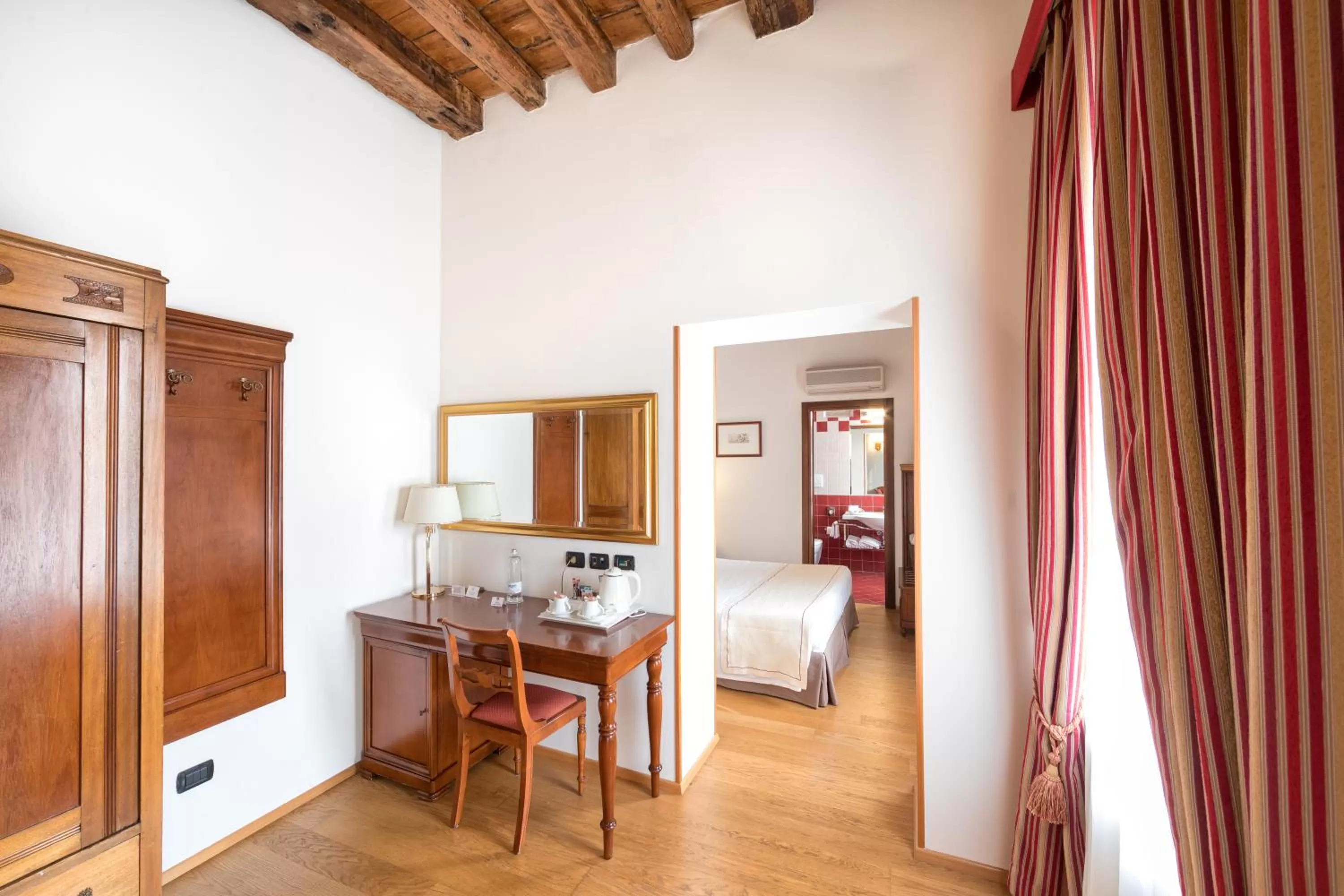 Dining area, Bed in Hotel Villa Malaspina