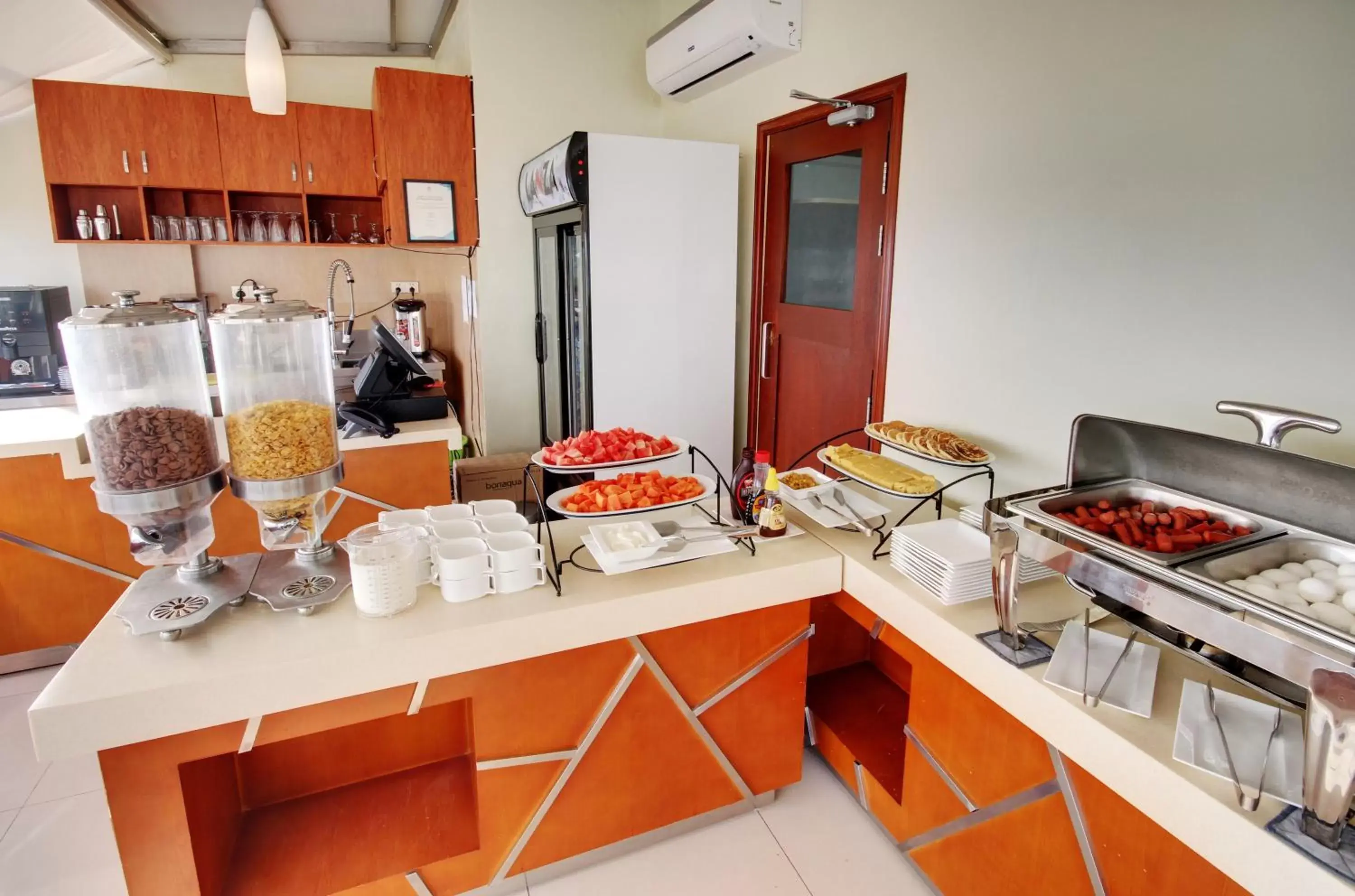 Food and drinks, Kitchen/Kitchenette in Unima Grand