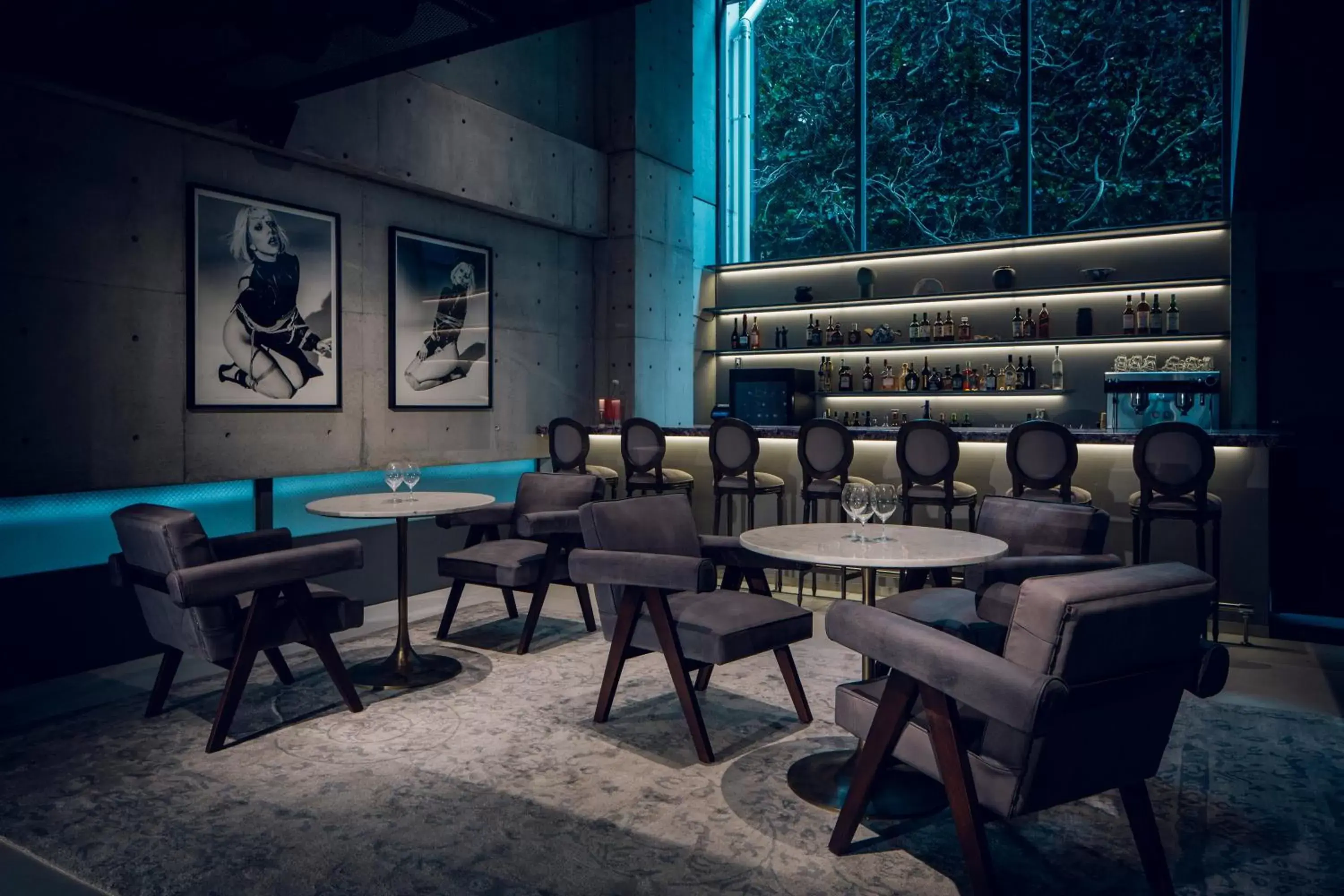 Restaurant/places to eat in node hotel