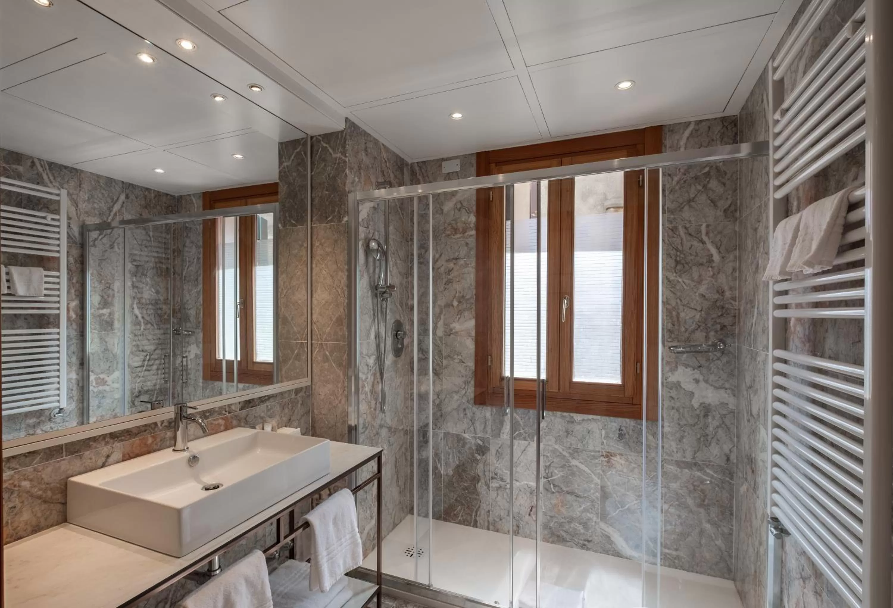 Shower in Palazzina Fortuny