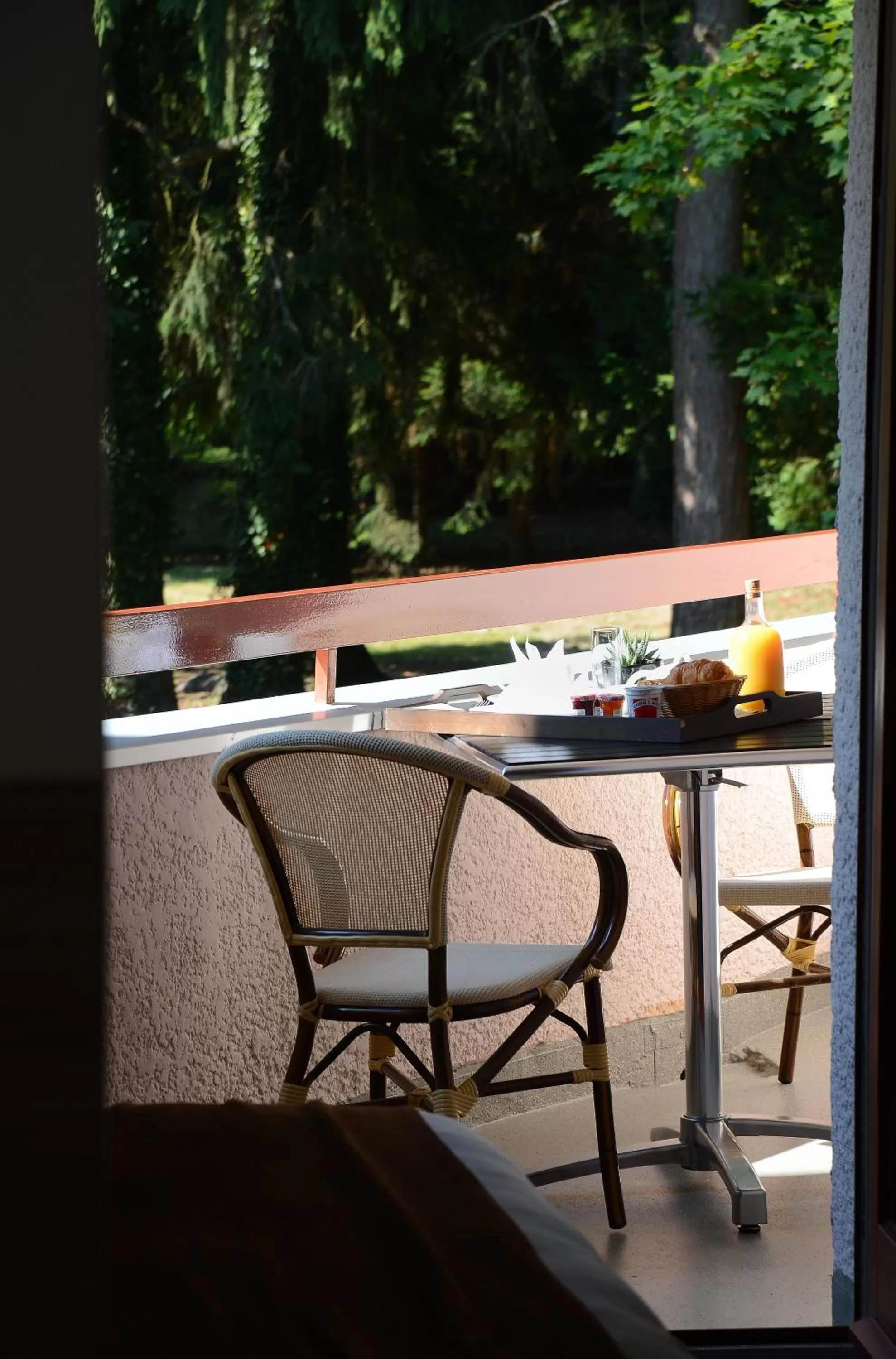 Day in Clos St Eloi, The Originals Relais (Relais du Silence)