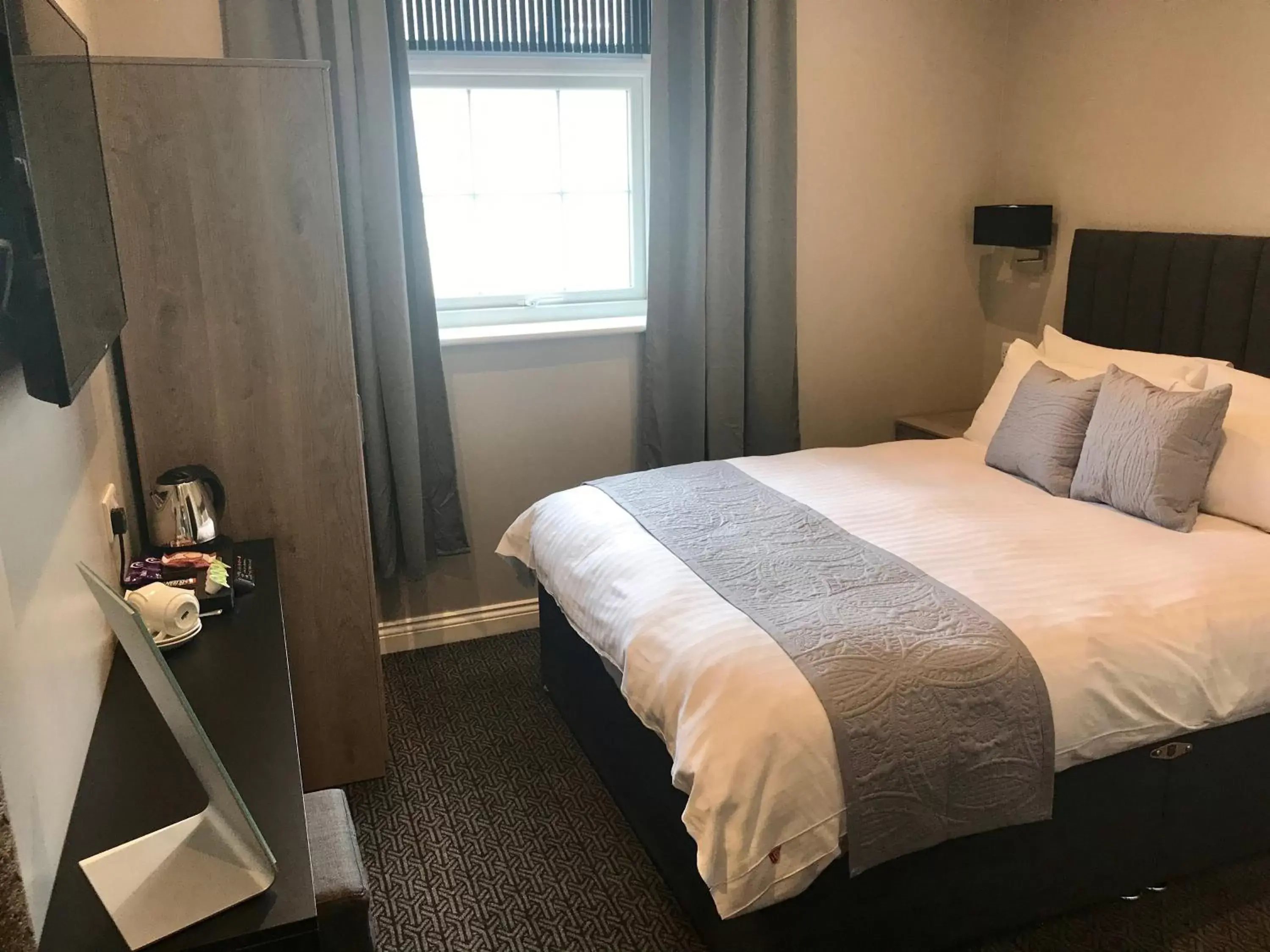 Bedroom, Bed in The Raven Hotel Bedroom, Bed in The Raven Hotel