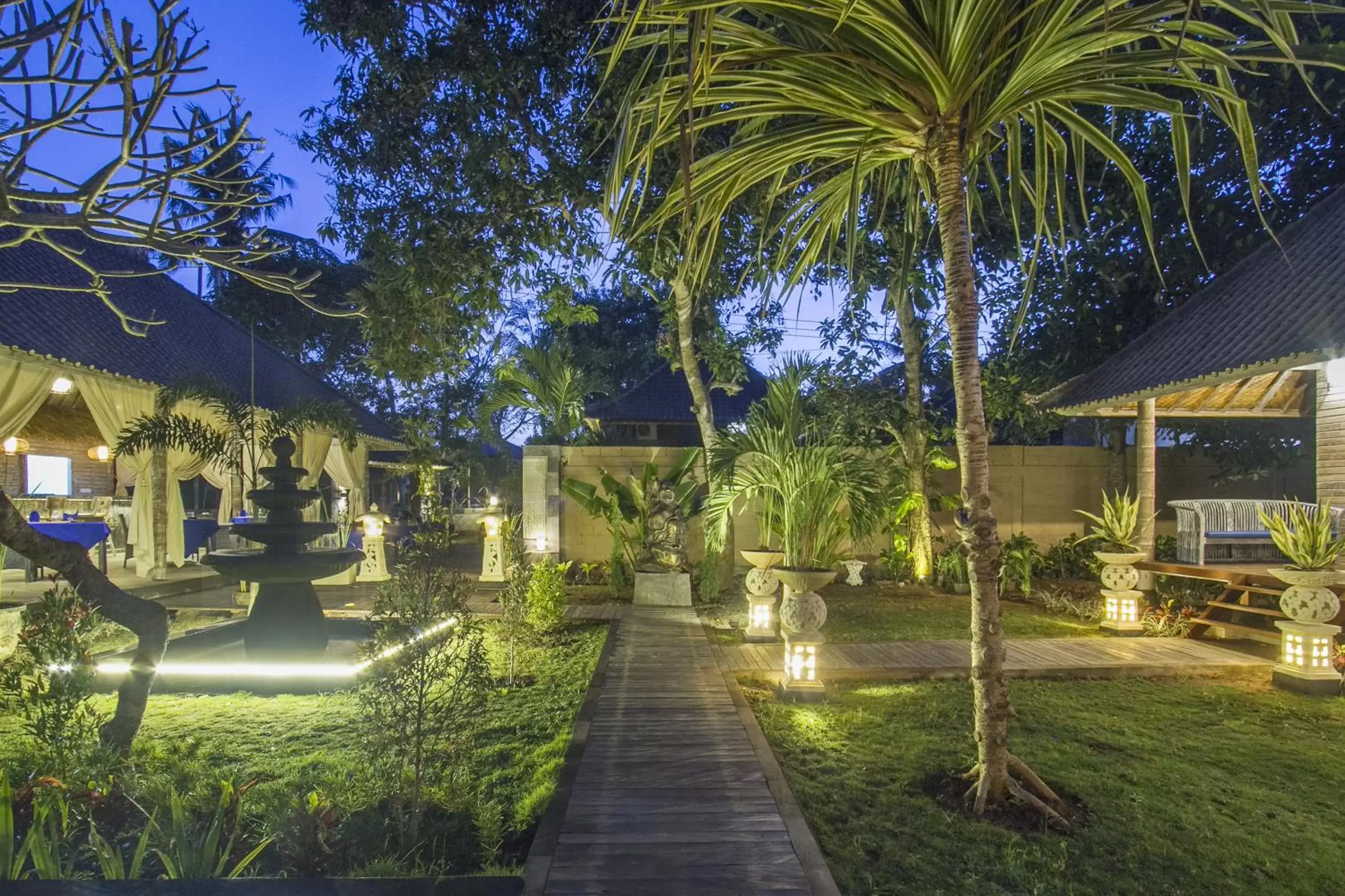 Garden in The Palm Grove Villas