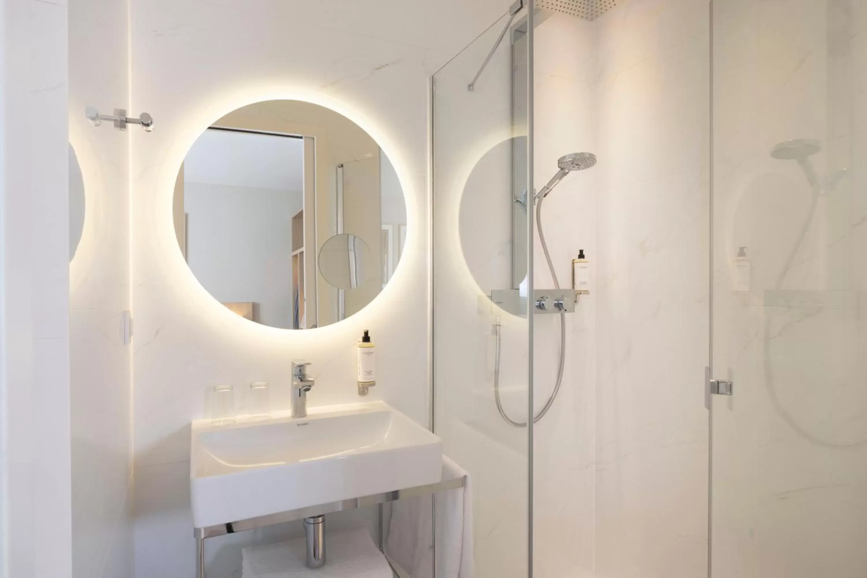 Shower, Bathroom in Hotel Duminy-Vendome