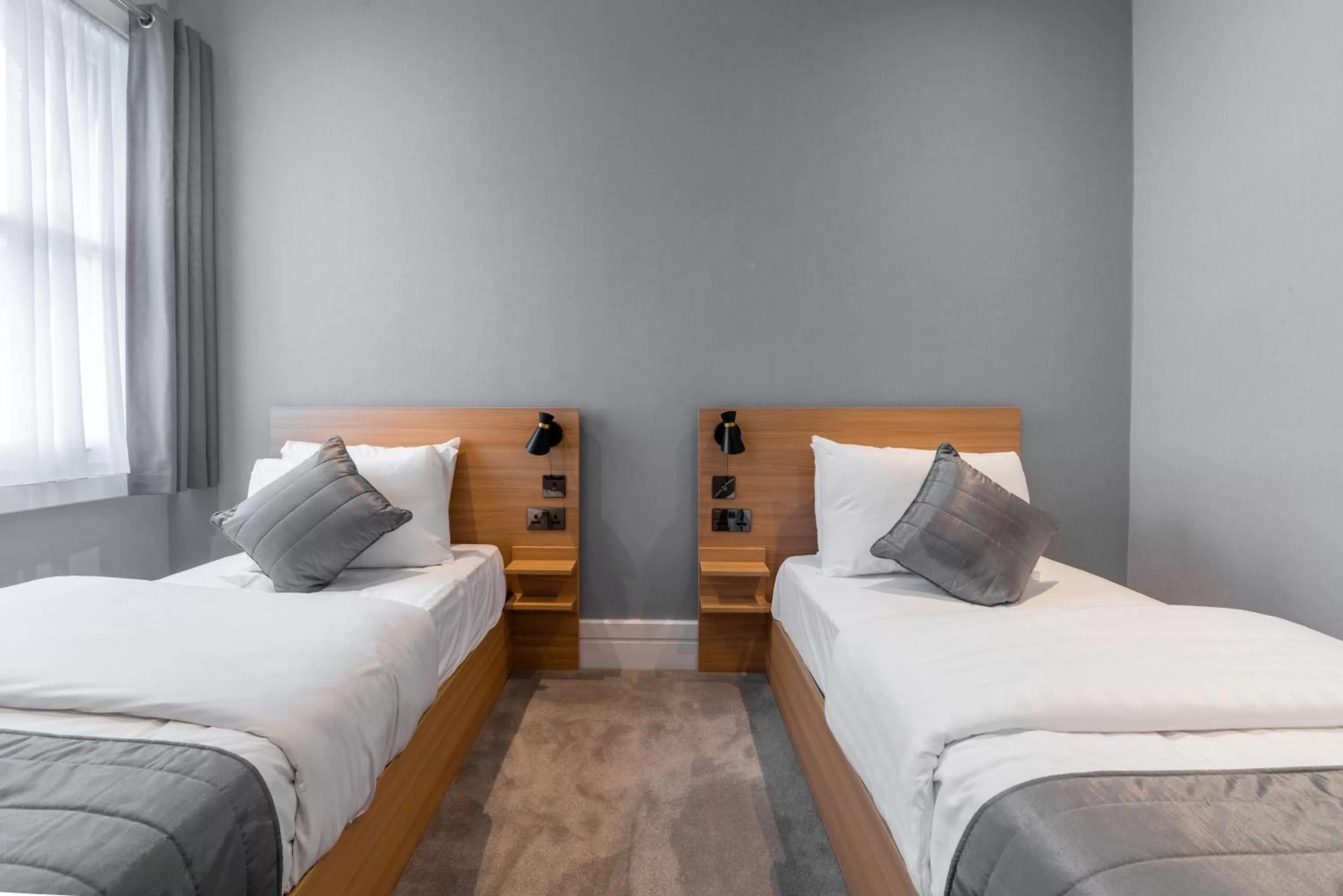 Bedroom, Bed in Gainsborough Hotel