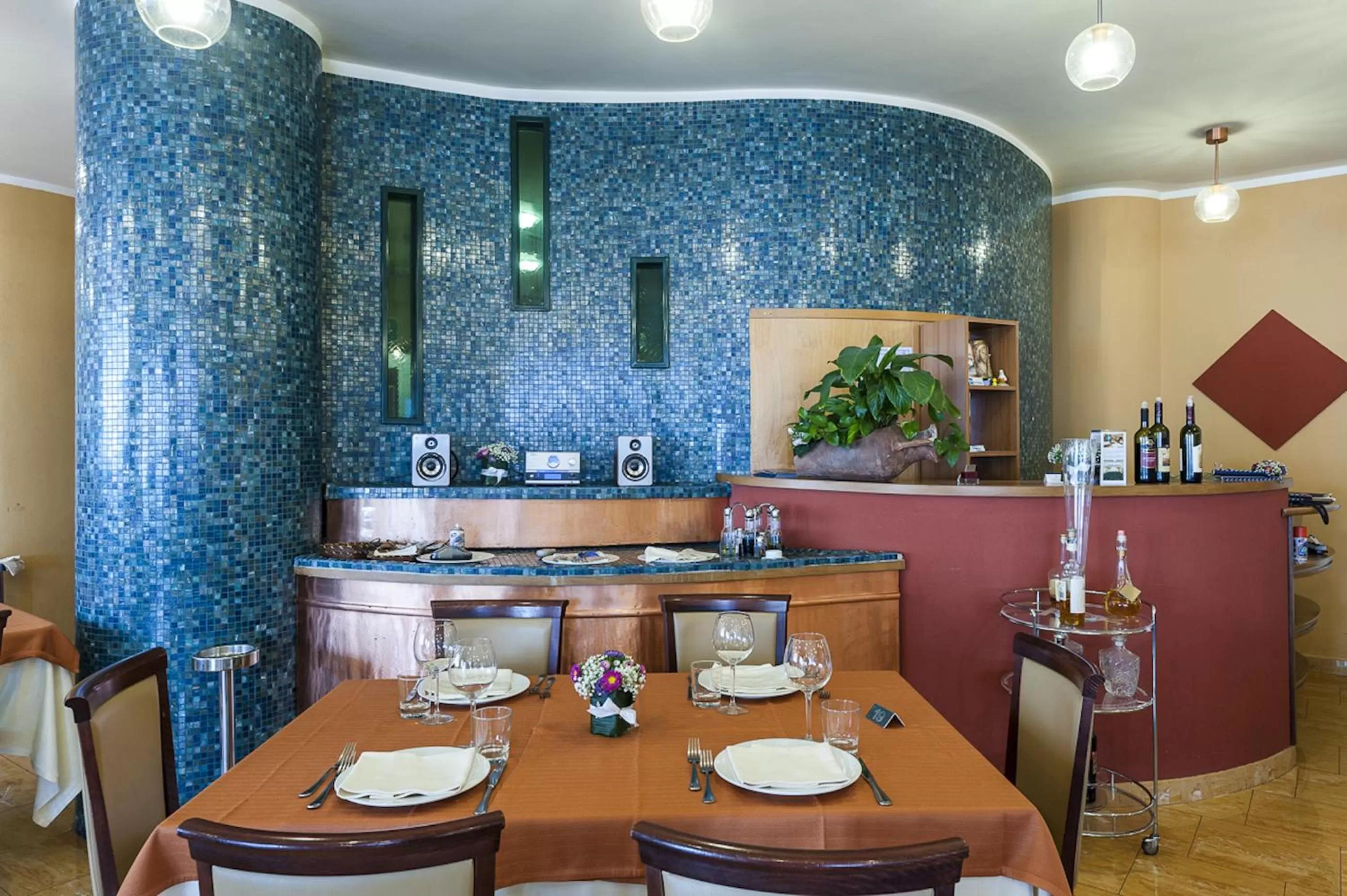 Restaurant/places to eat in Millennium Gold Hotel