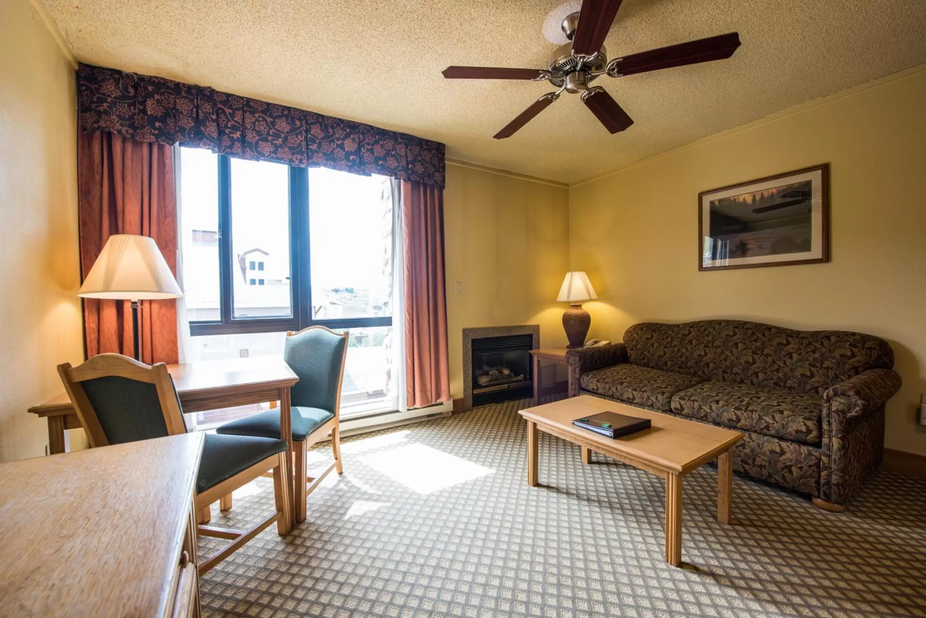 Seating Area in The Grand Lodge Hotel and Suites