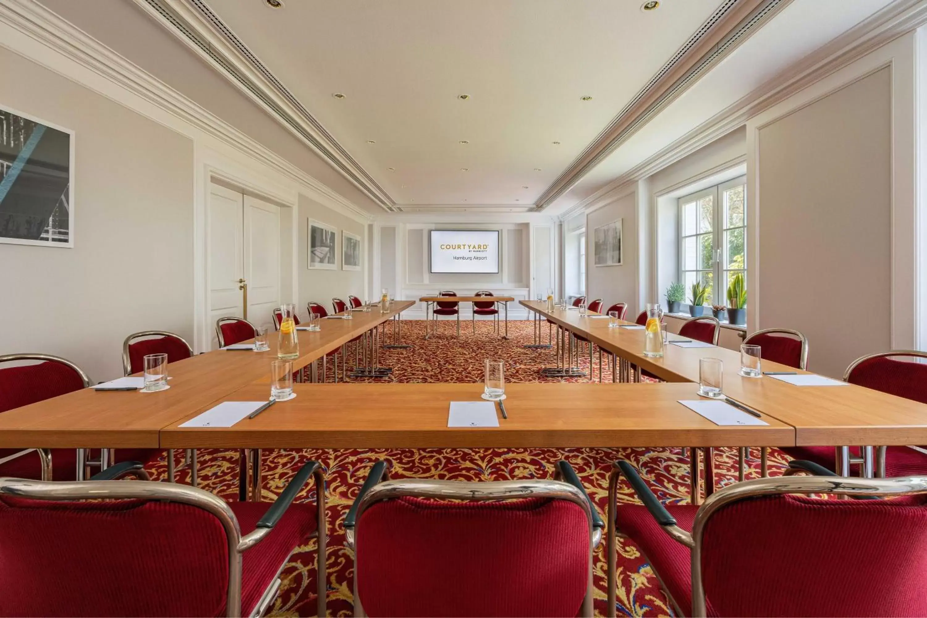 Meeting/conference room in Courtyard by Marriott Hamburg Airport