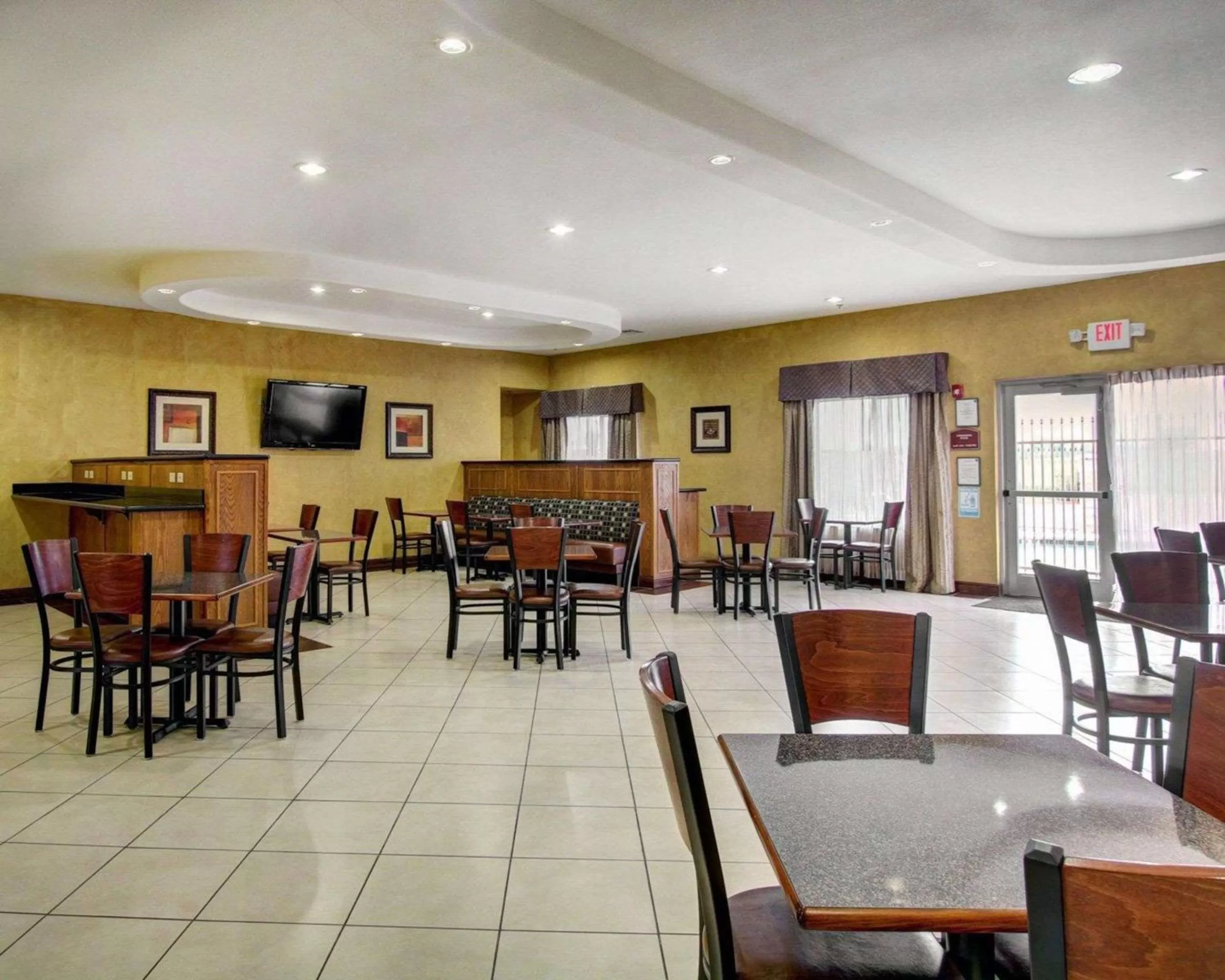Restaurant/places to eat in Comfort Inn & Suites Alvarado