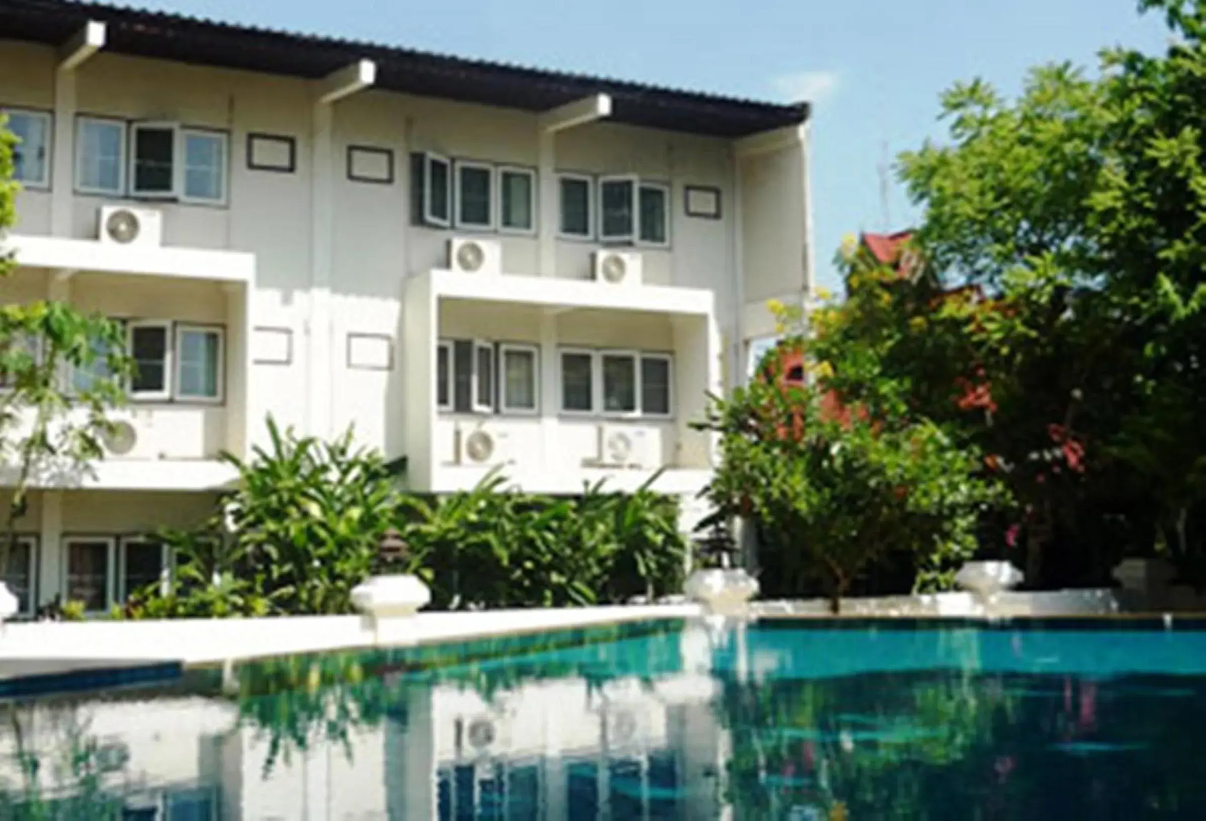 Swimming pool, Property Building in Changpuak Hotel