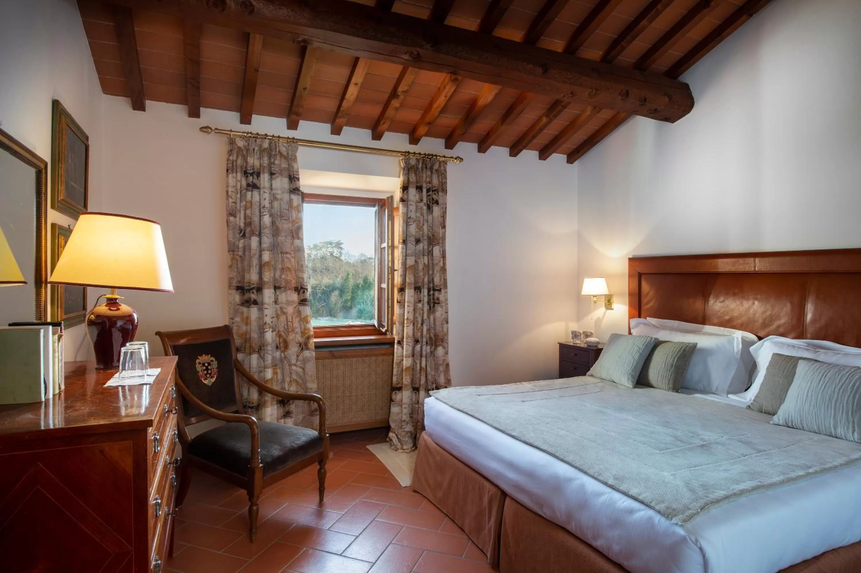 Bed in Viesca Toscana Suites & Villas