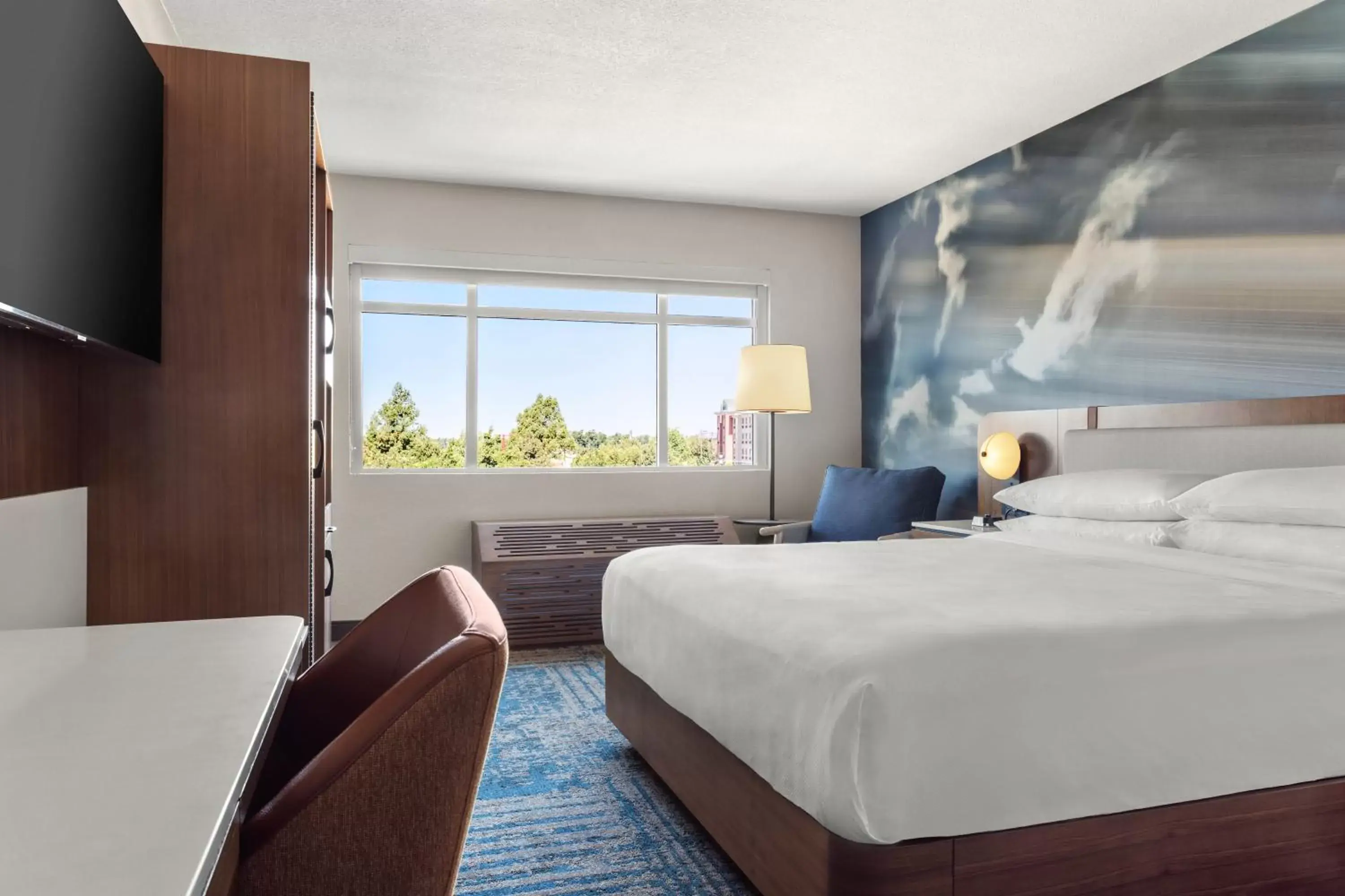 King Room in Delta Hotels by Marriott Midwest City at the Reed Conference Center King Room in Delta Hotels by Marriott Midwest City at the Reed Conference Center