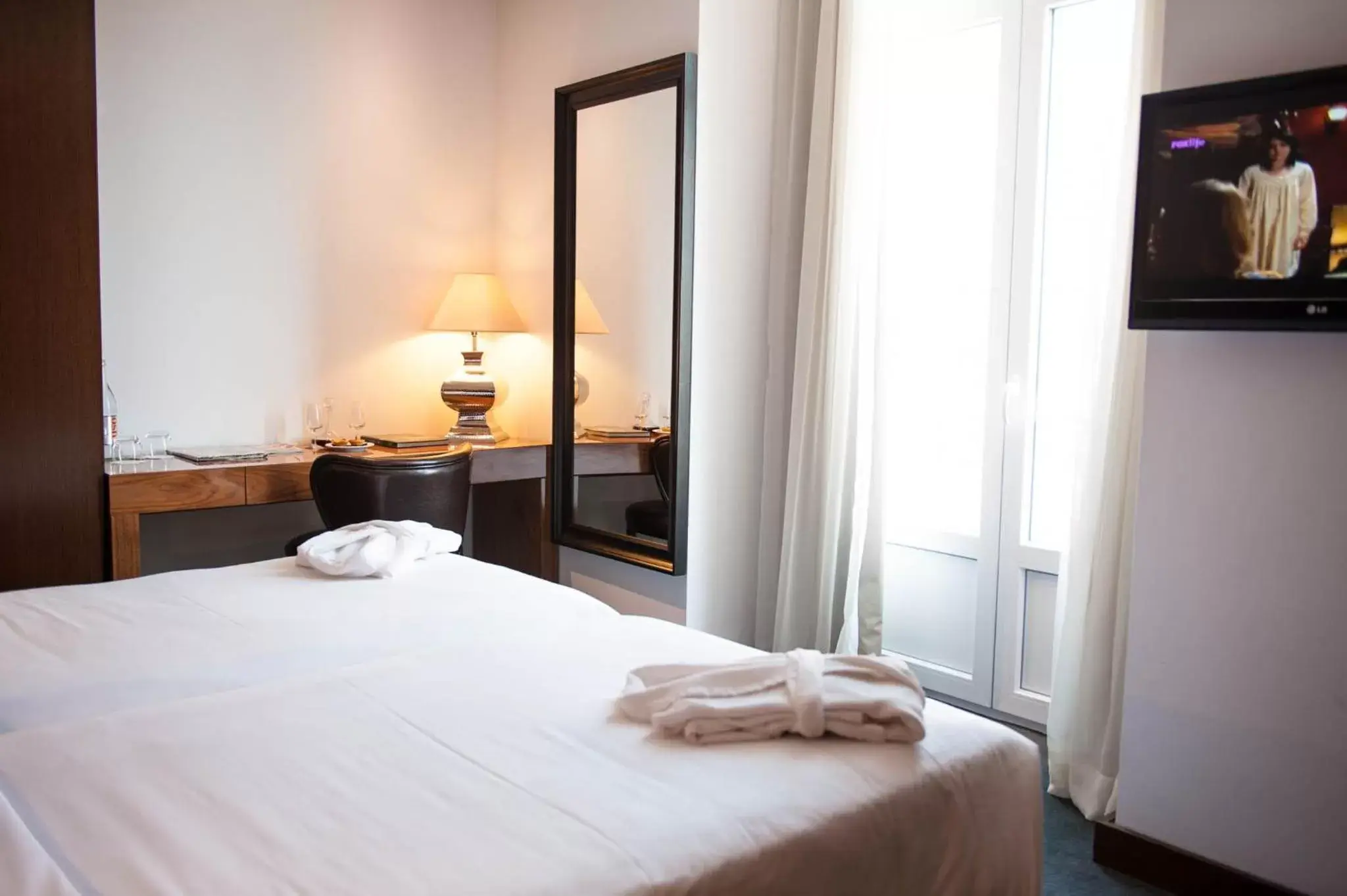 Double or Twin Comfort Room in Lisboa Carmo Hotel