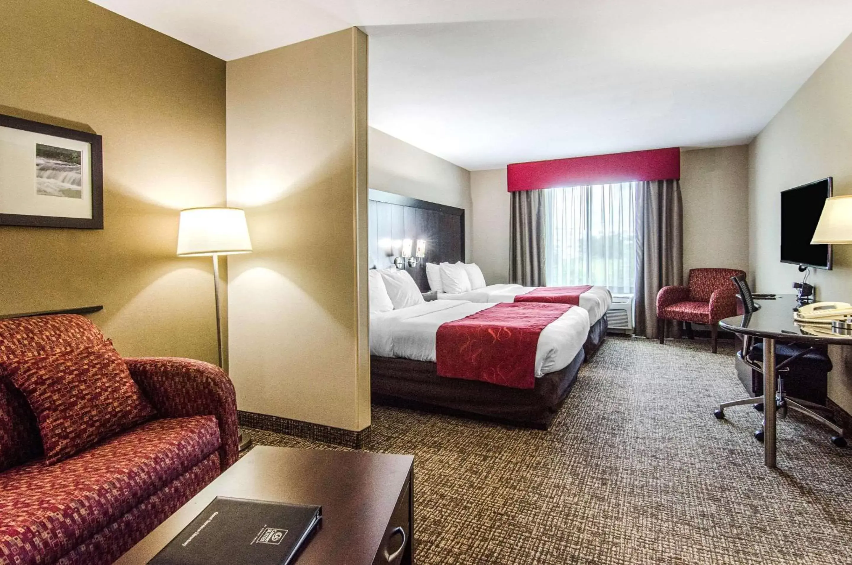 Photo of the whole room in Comfort Suites Bentonville - Rogers