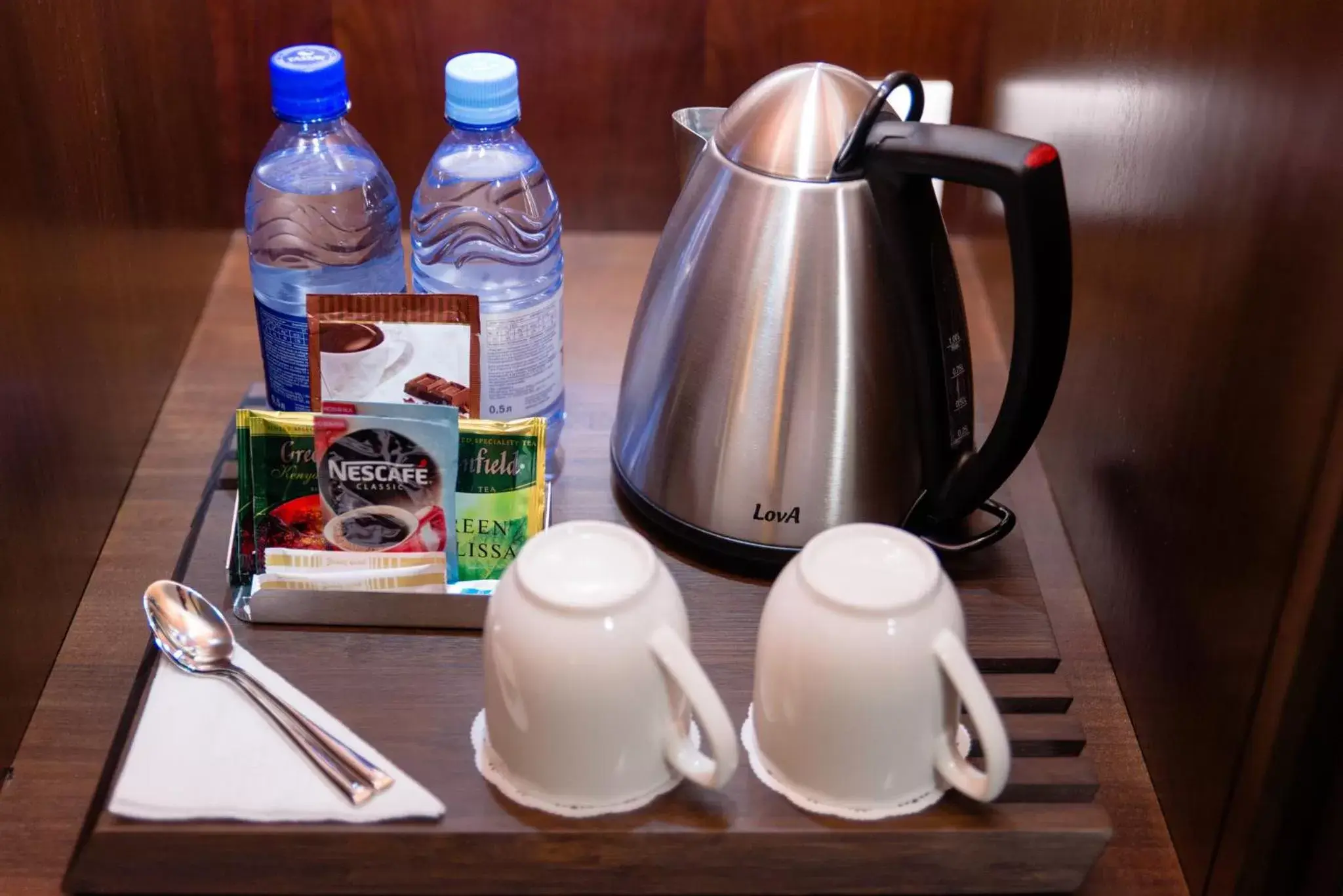 Photo of the whole room, Coffee/Tea Facilities in Holiday Inn Aktau, an IHG Hotel