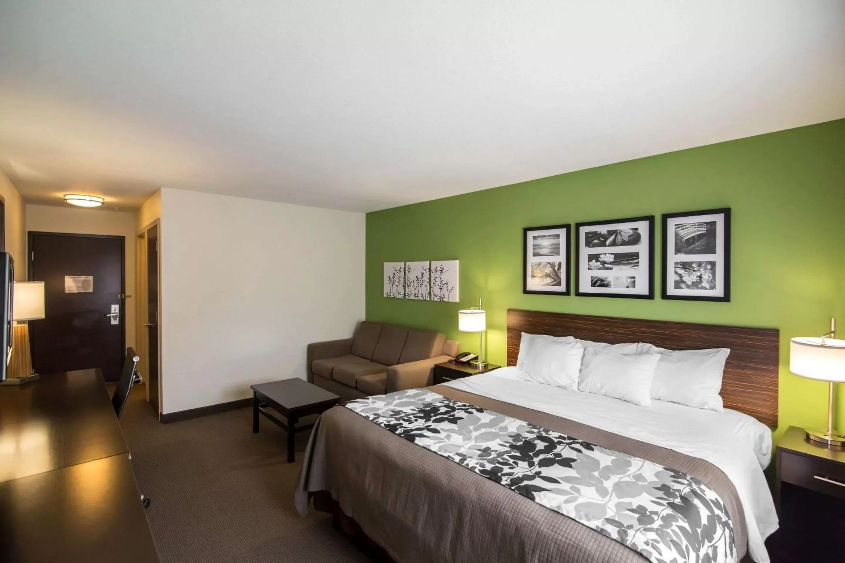 Photo of the whole room, Bed in Sleep Inn & Suites Haysville