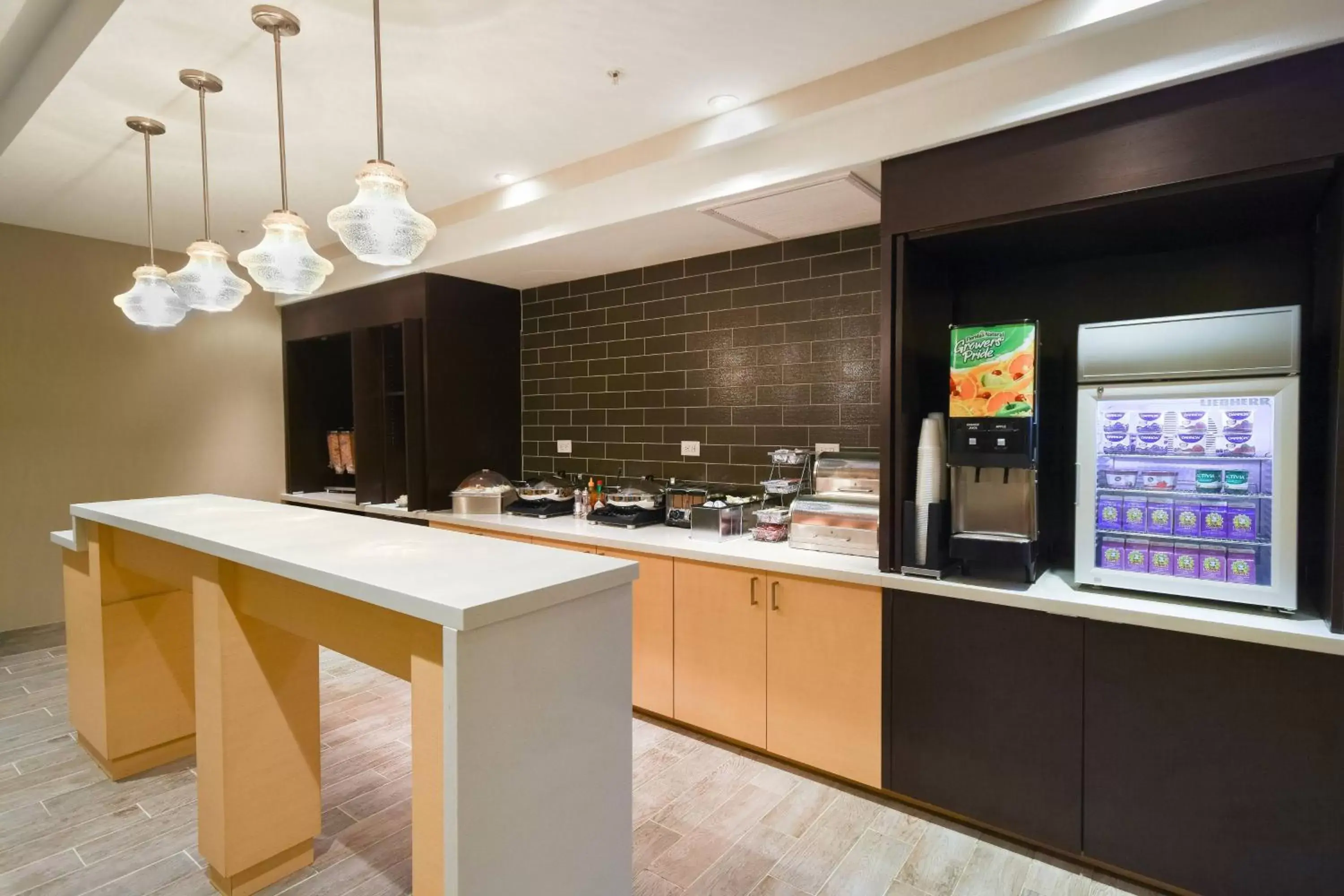Breakfast, Kitchen/Kitchenette in TownePlace Suites by Marriott Slidell