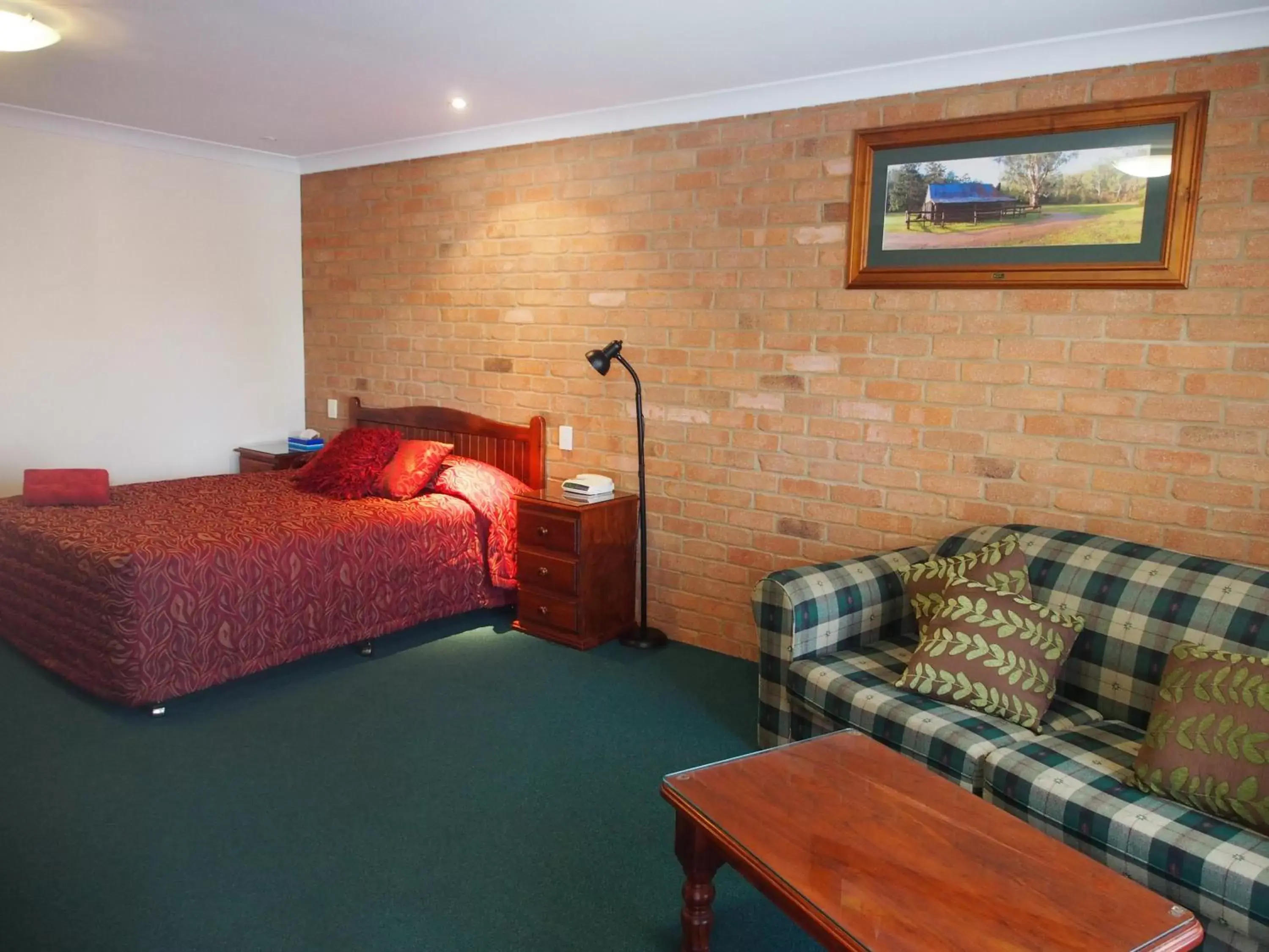 Photo of the whole room, Bed in Cobar Town & Country Motor Inn