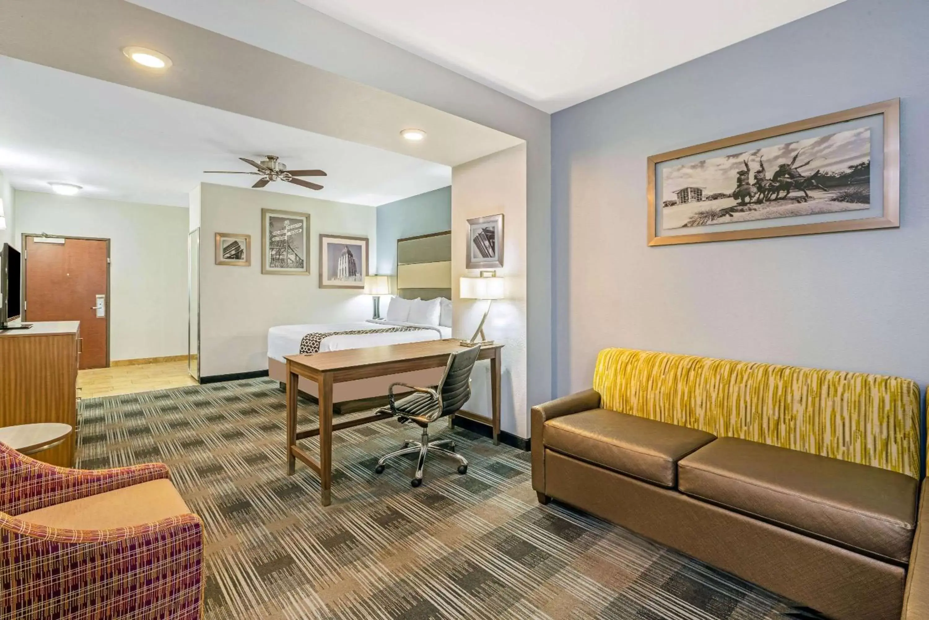 Deluxe King Room in La Quinta by Wyndham Guthrie Deluxe King Room in La Quinta by Wyndham Guthrie