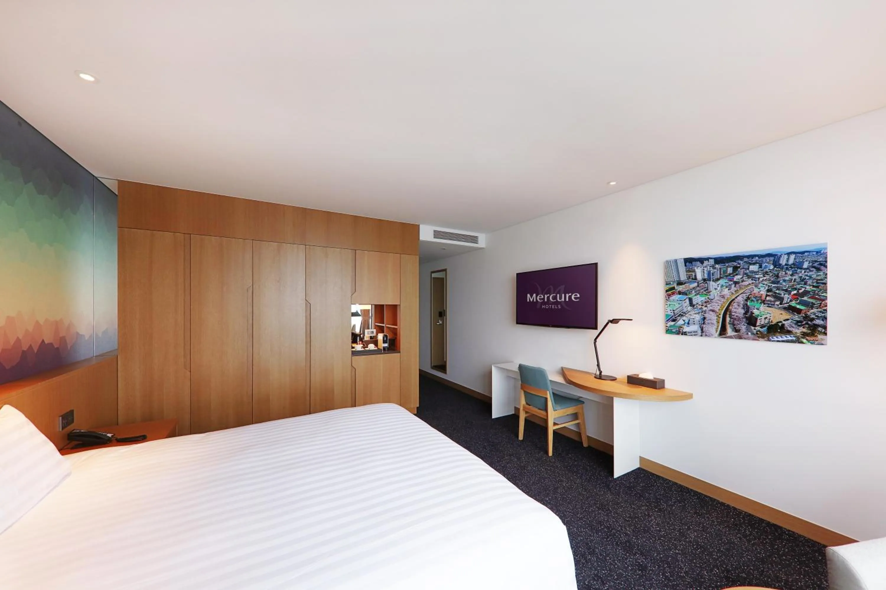 Photo of the whole room, Bed in Mercure Ambassador Ulsan