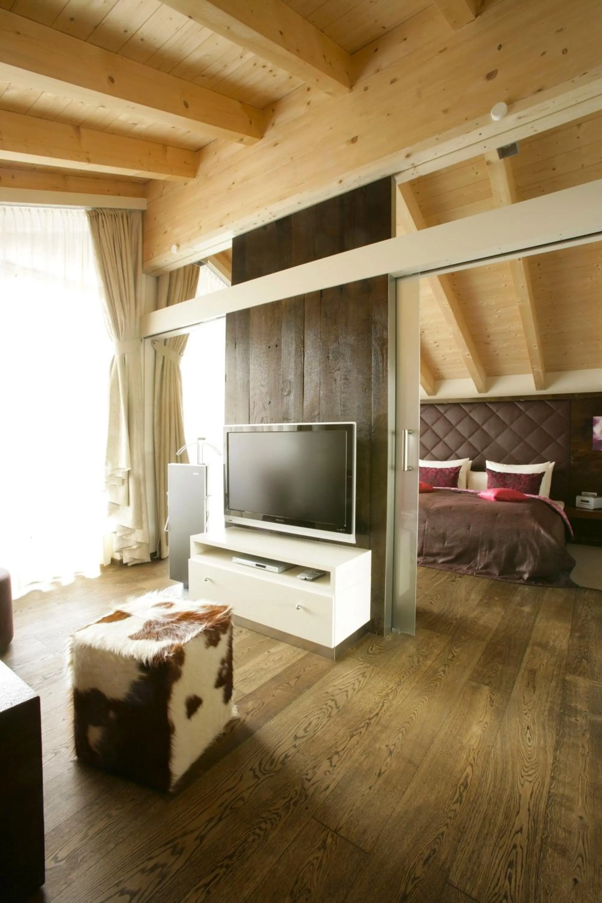 TV and multimedia, Bed in Hotel Maximilian