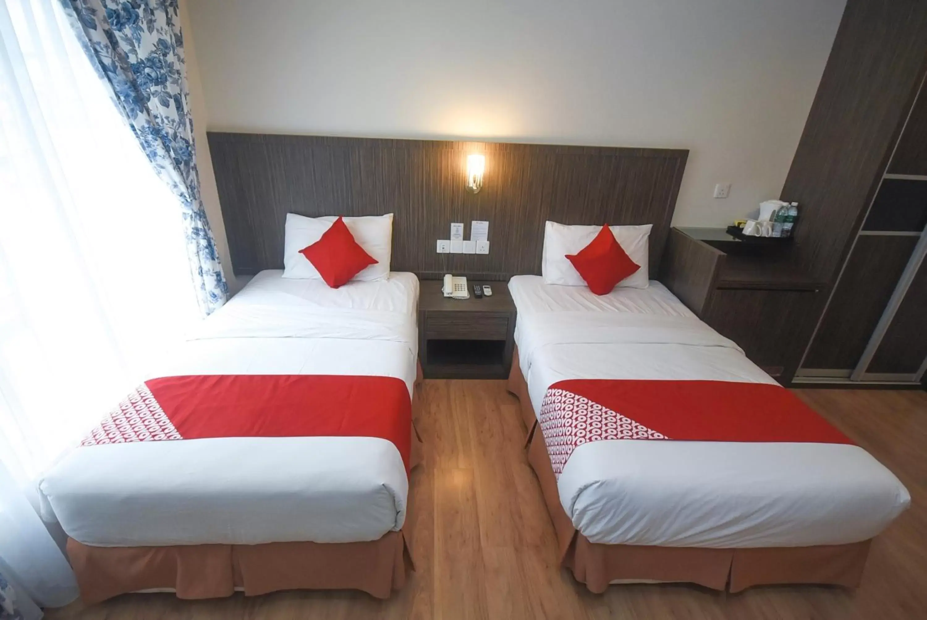 Bedroom, Bed in Super OYO 985 Hotel Nur