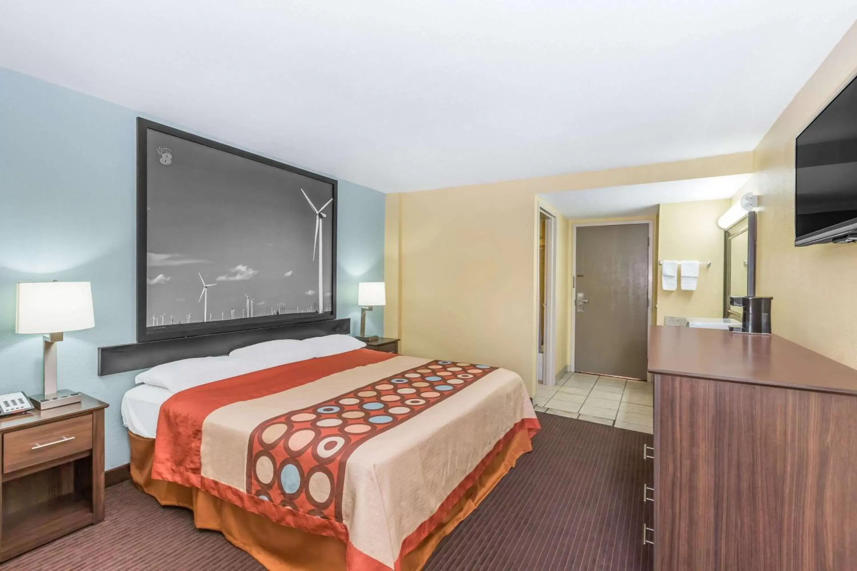 Photo of the whole room, Bed in Super 8 by Wyndham Wichita Airport West Kellogg