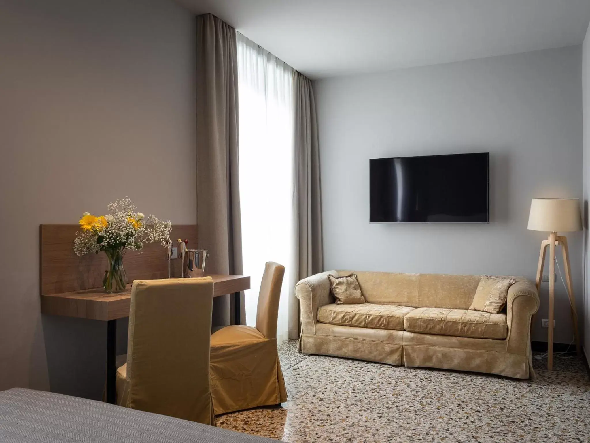 Living room, Seating Area in HNN Luxury Suites