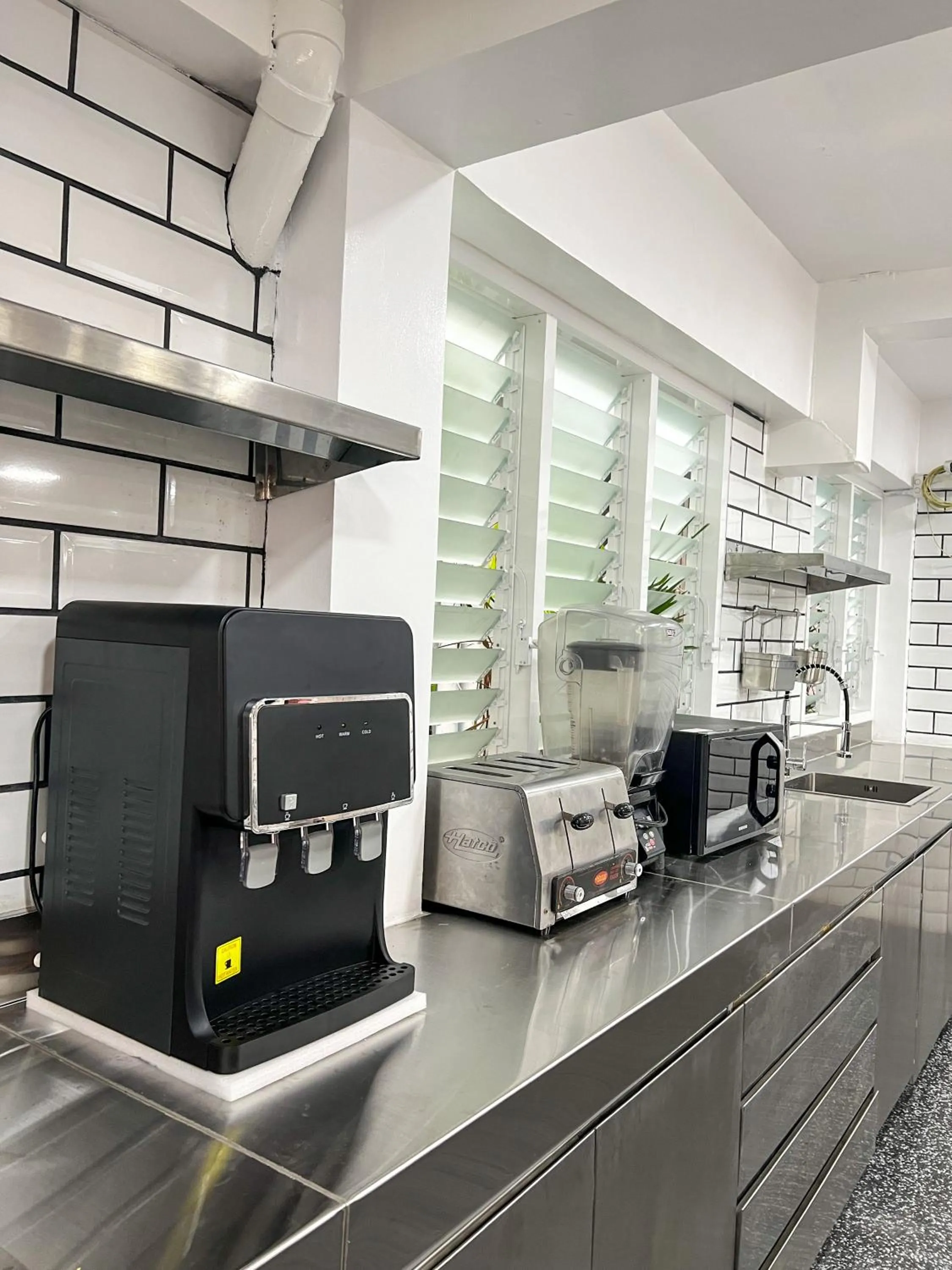 Communal lounge/ TV room in The Color Kata