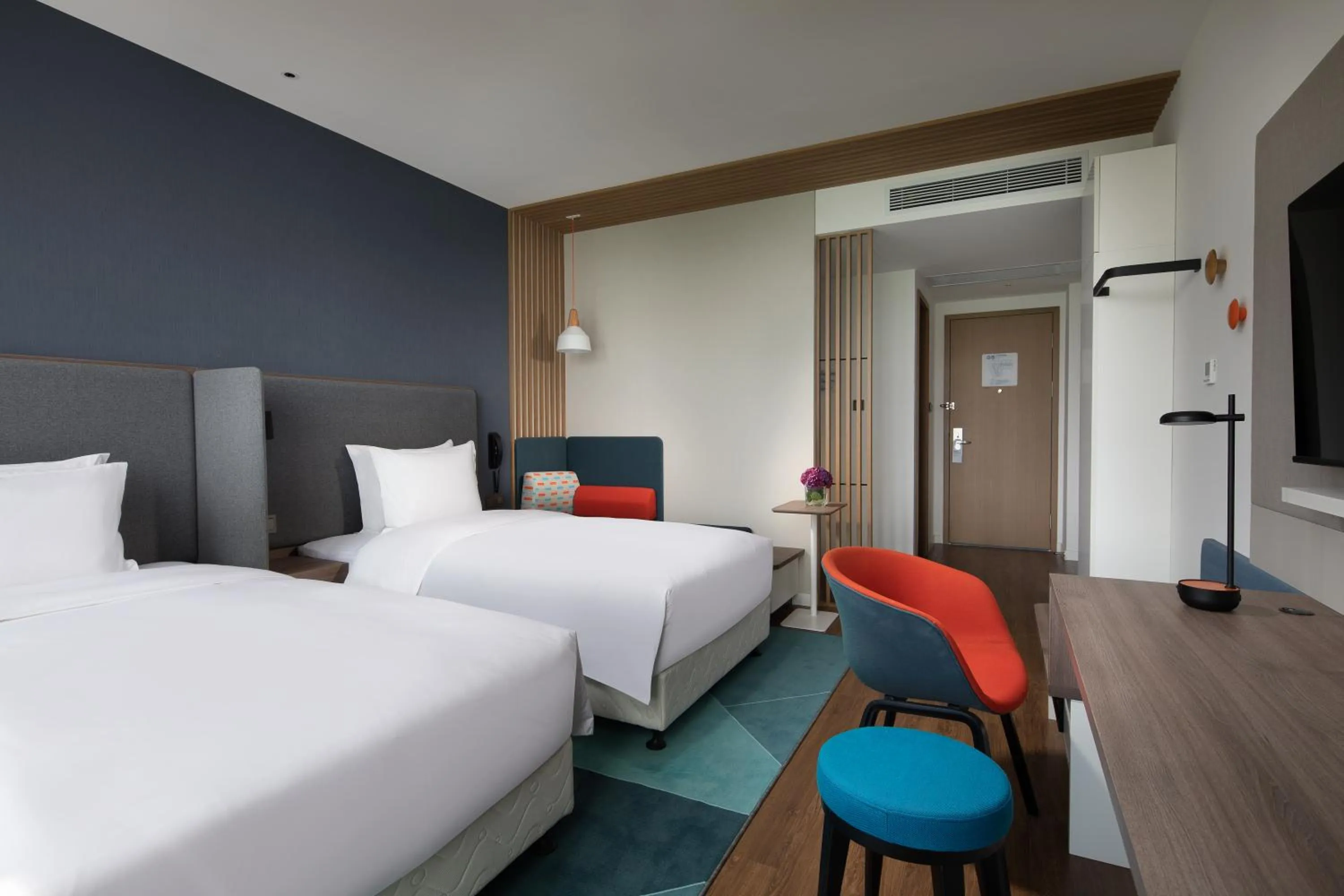 Photo of the whole room, Bed in Holiday Inn Express Chengdu Longquanyi North by IHG