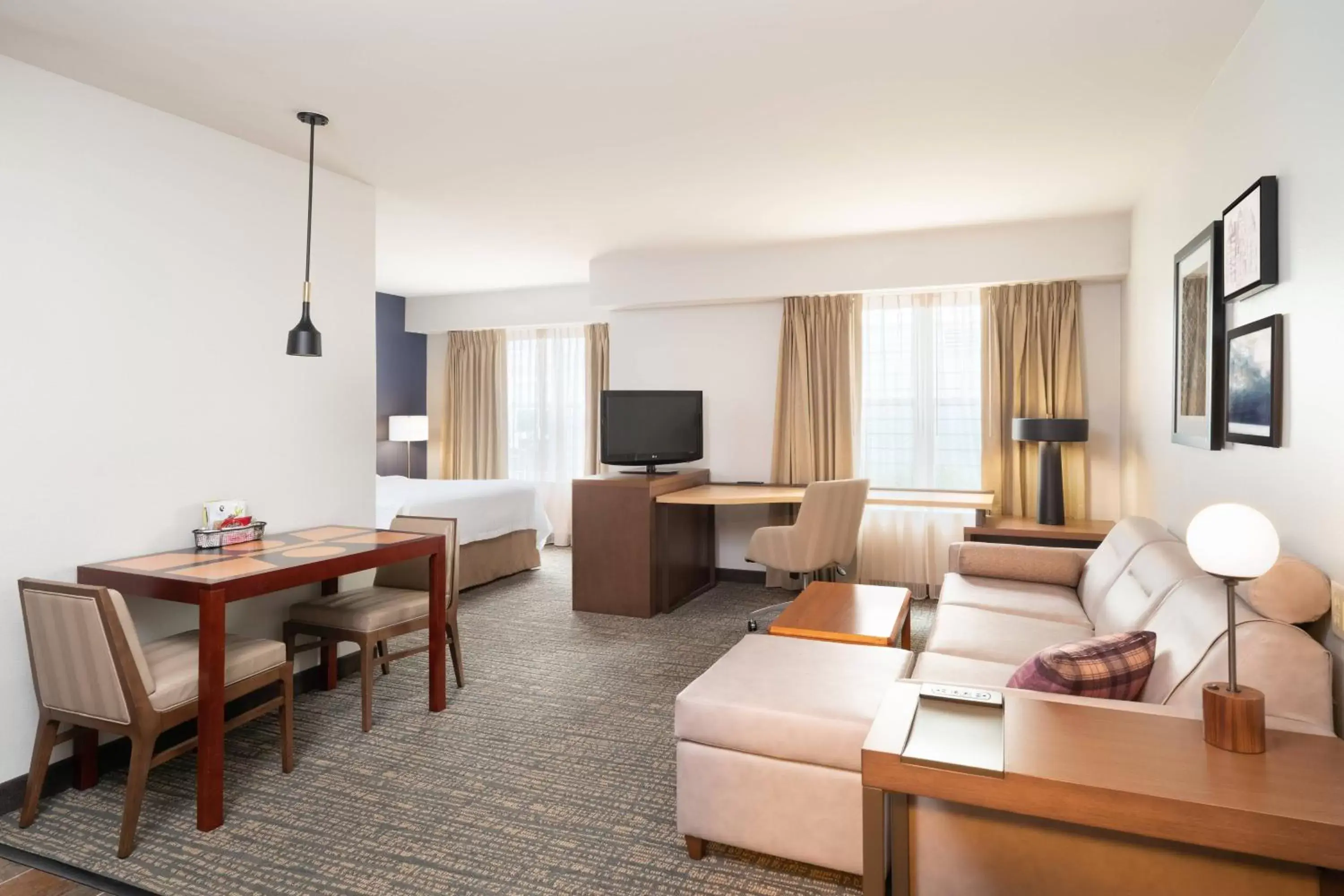 Photo of the whole room, Seating Area in Residence Inn New Bedford Dartmouth