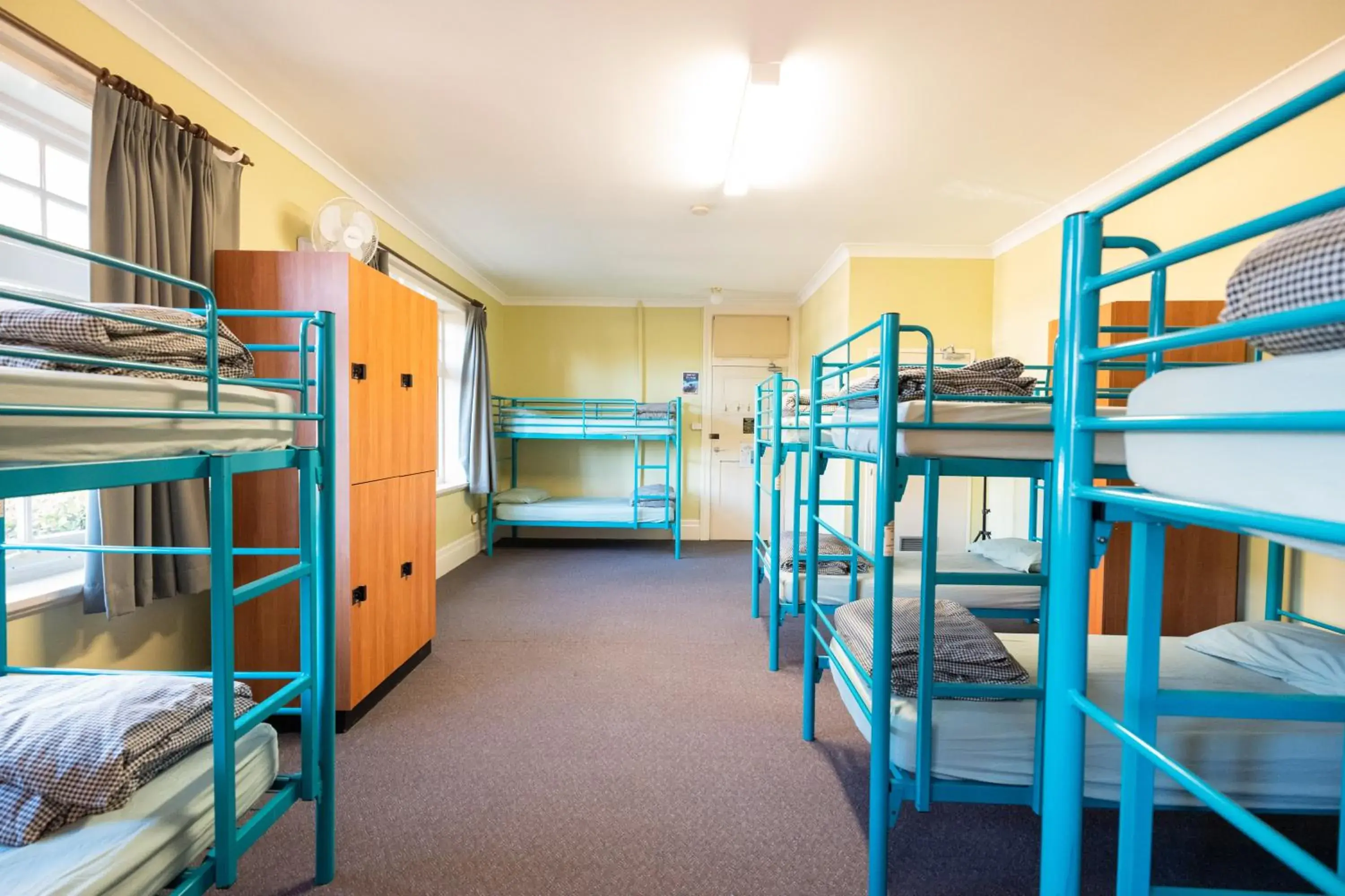 1 Bed in 10-Bed Mixed Dormitory Room in Newcastle Beach YHA Hostel