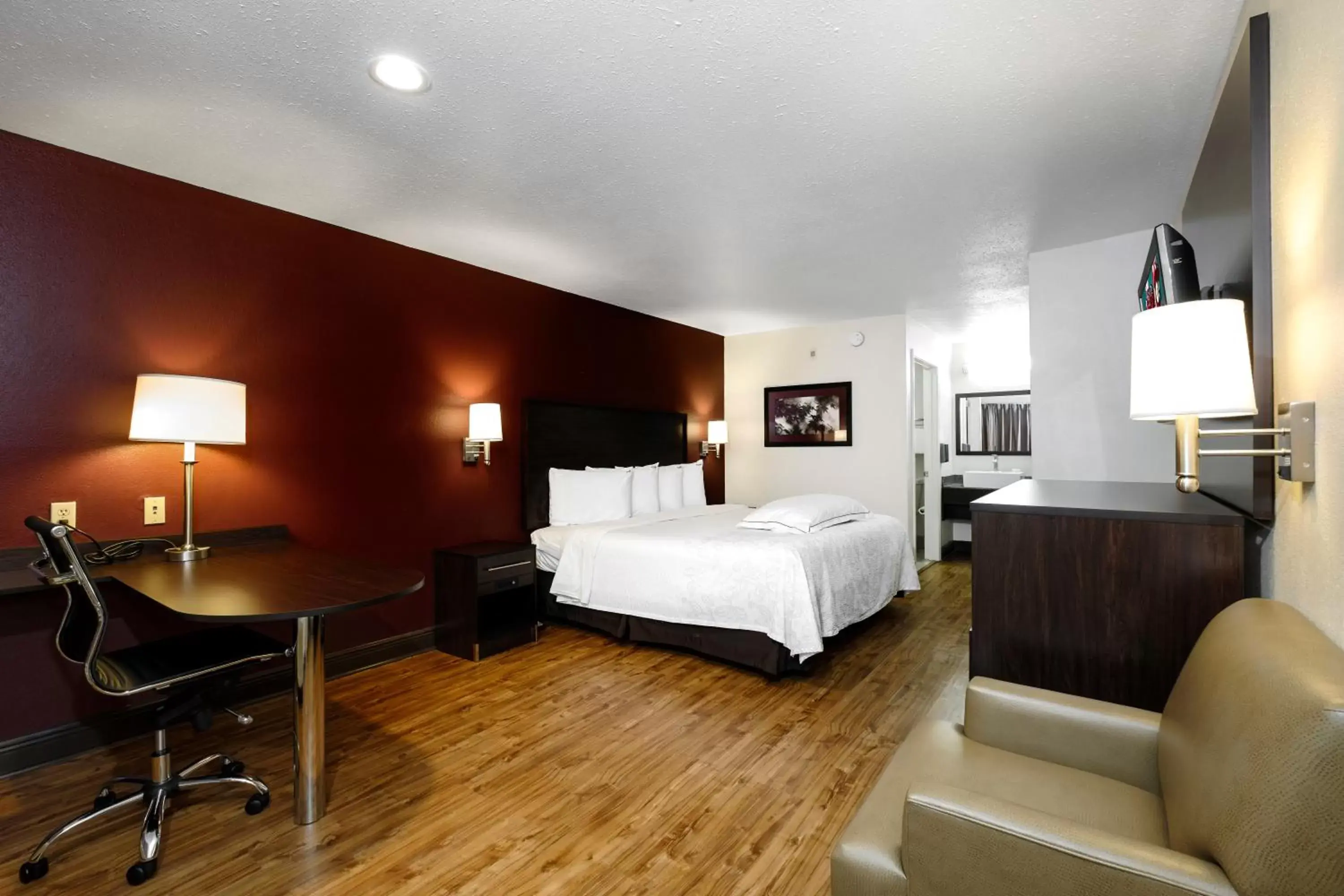 Photo of the whole room, Bed in Red Roof Inn PLUS+ Hammond Photo of the whole room, Bed in Red Roof Inn PLUS+ Hammond