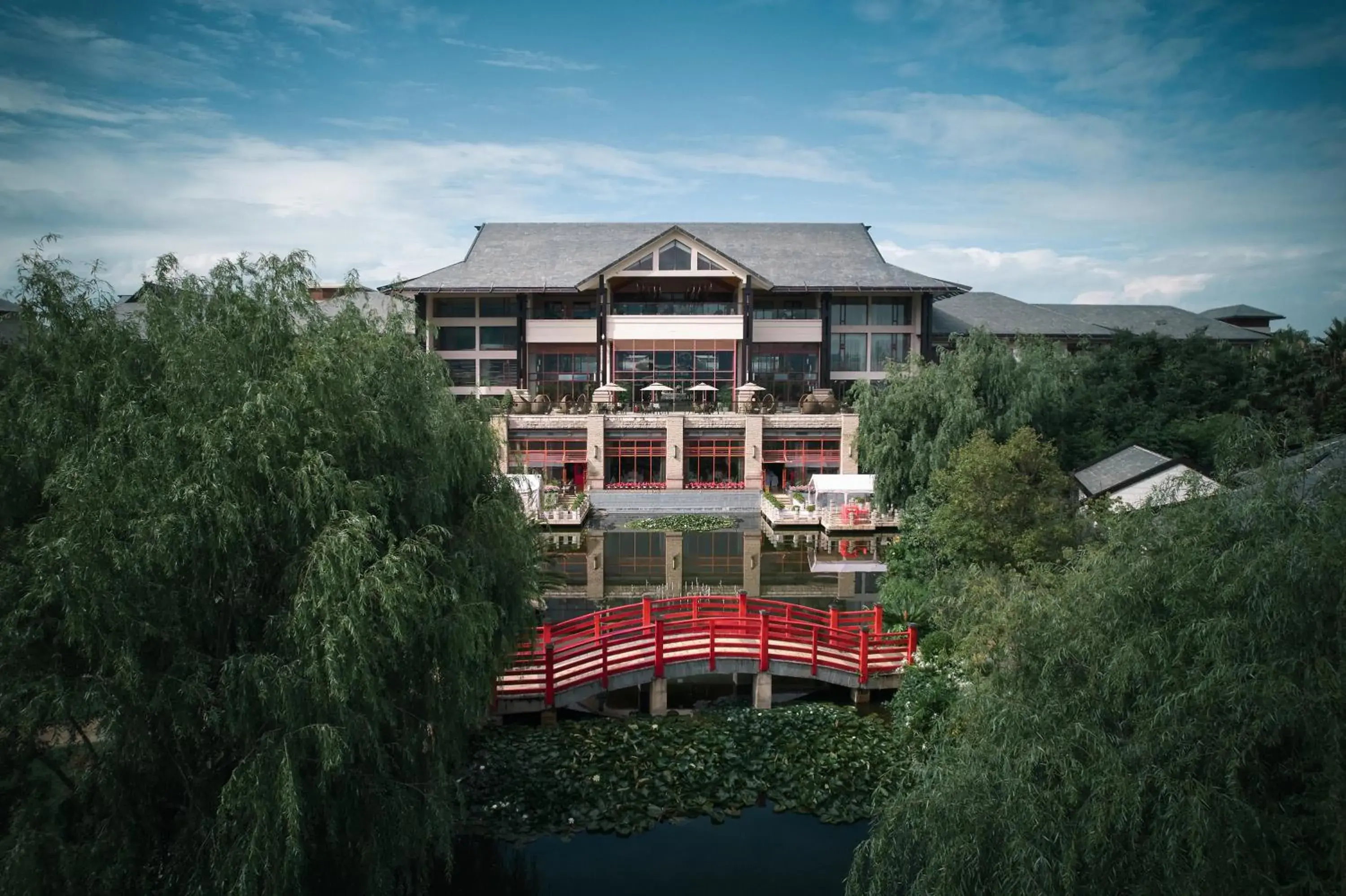 Property Building in HUALUXE Hotels & Resorts Kunming, an IHG Hotel