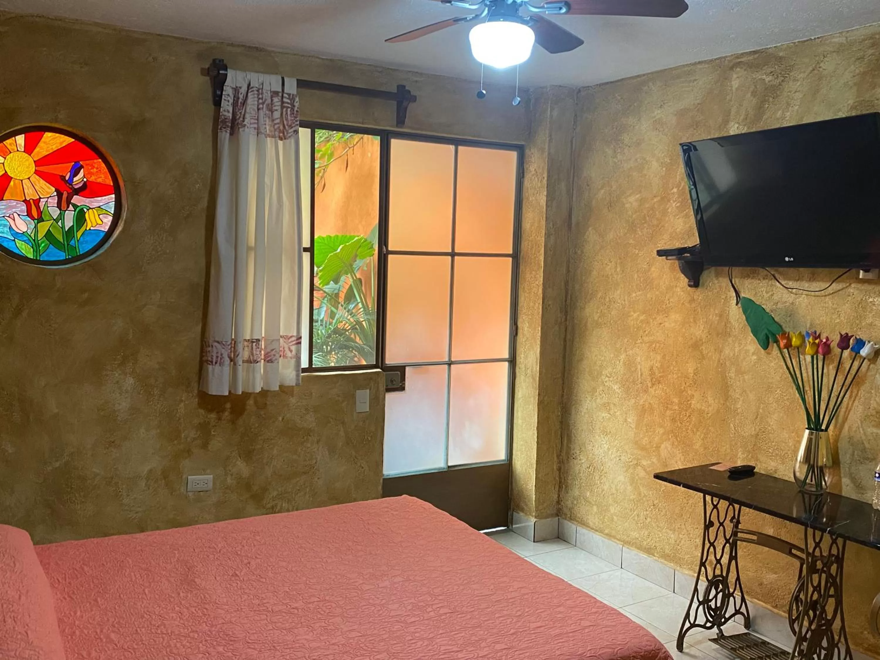 TV/Entertainment Center in Flor de Cera