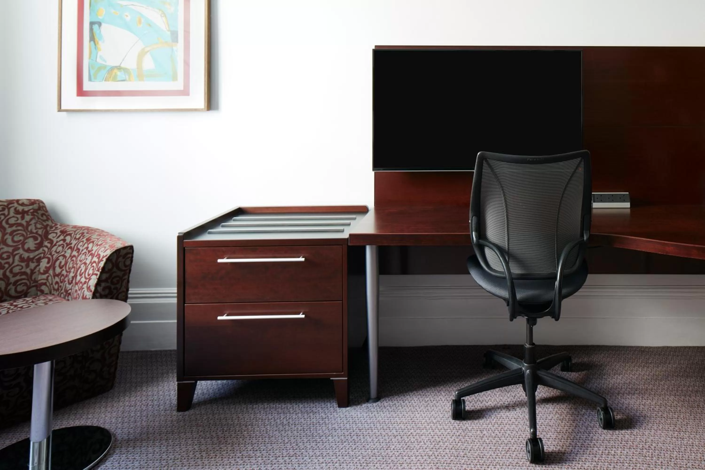 TV and multimedia in Club Quarters Hotel Trafalgar Square, London