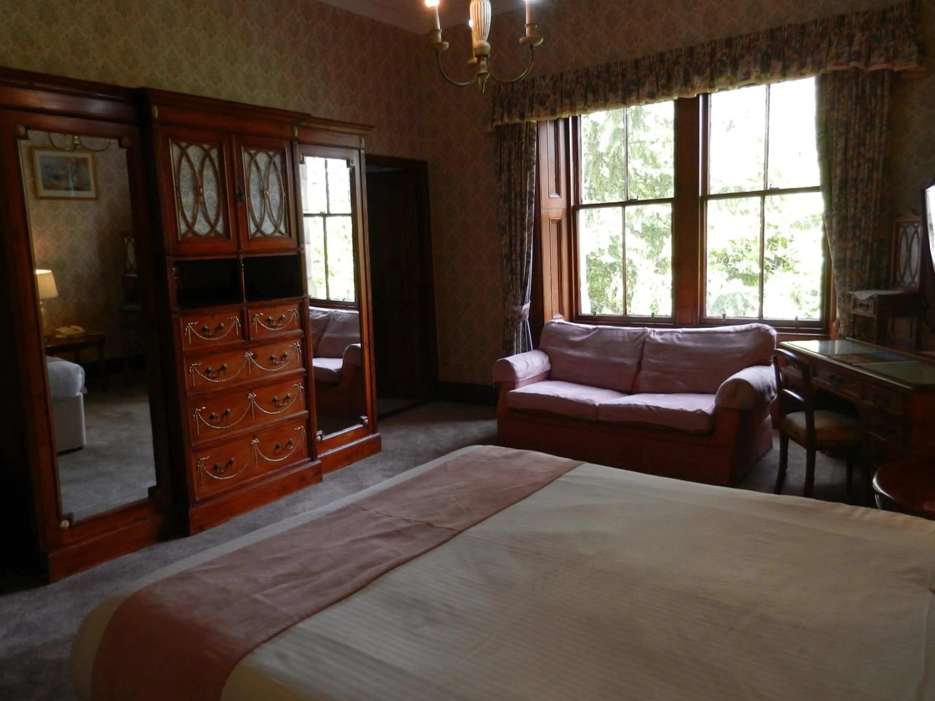Bed in Mansfield Castle Hotel